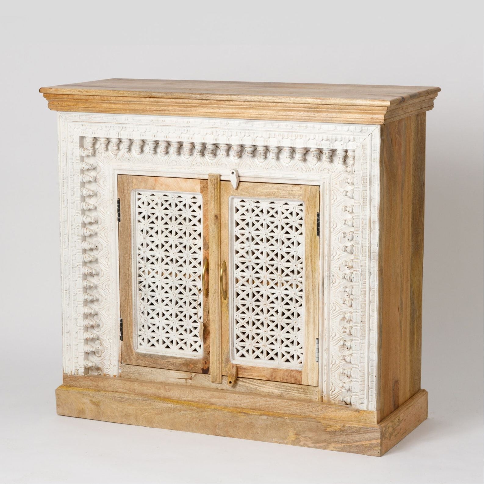 Comoda din Lemn Sculptat