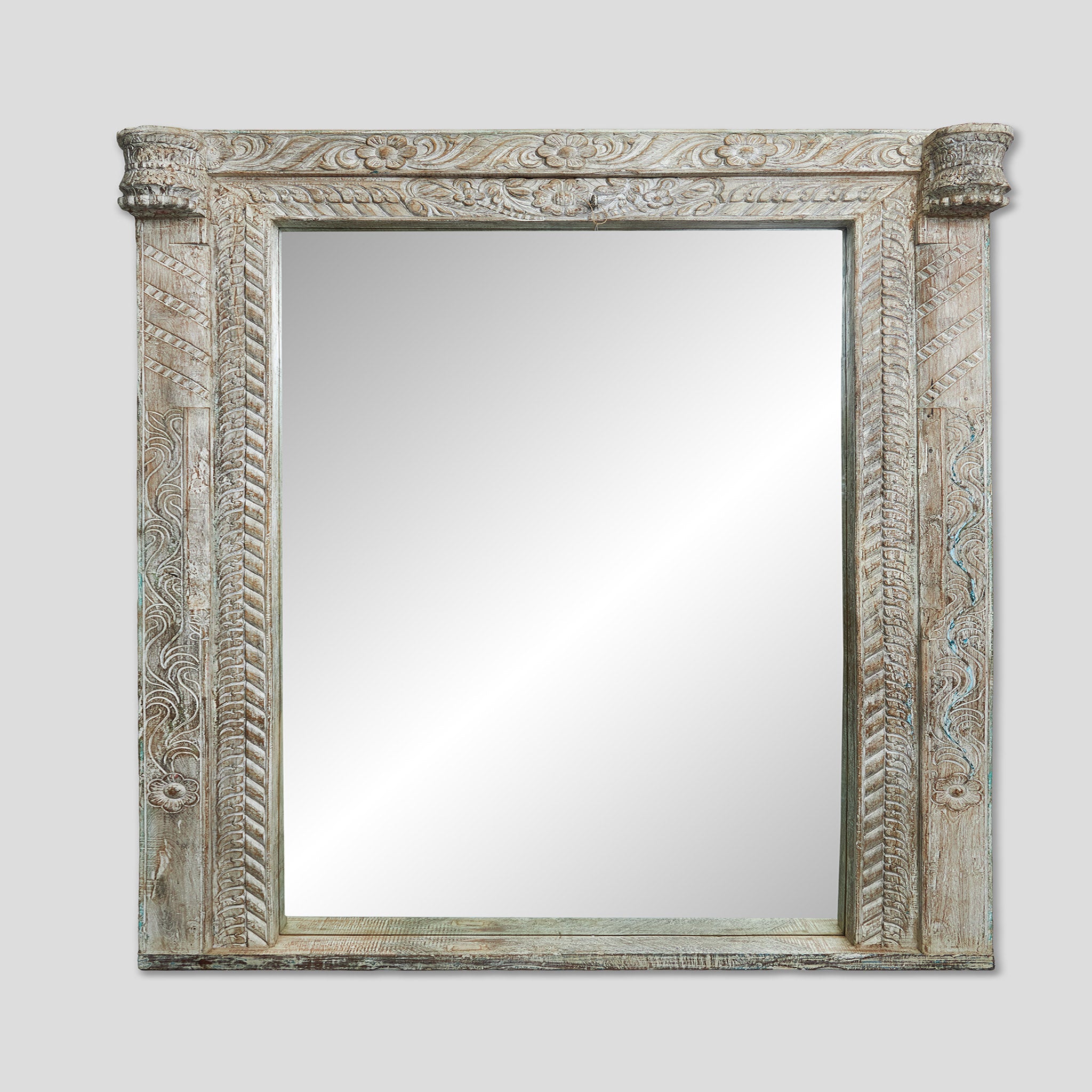 Oglinda cu Rama Sculptata