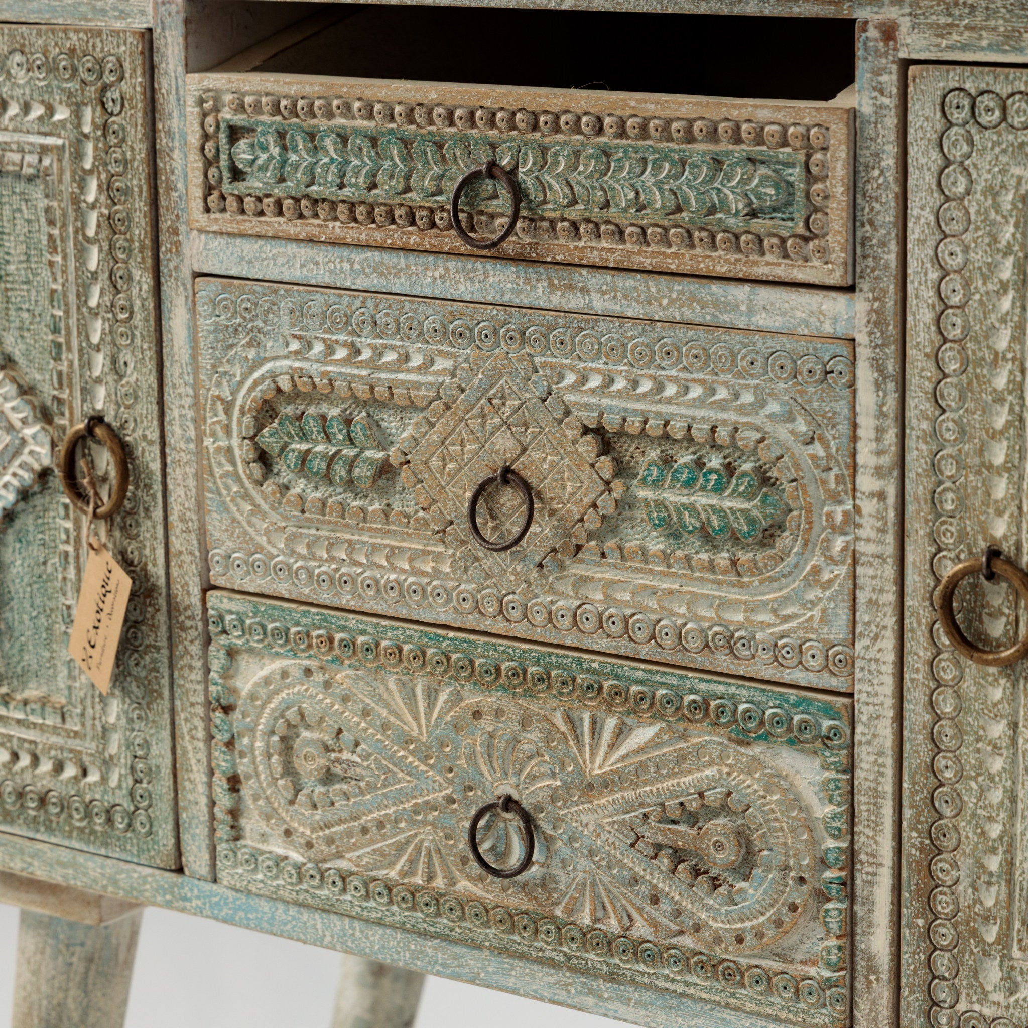 Comoda cu Sertare din Lemn Sculptat