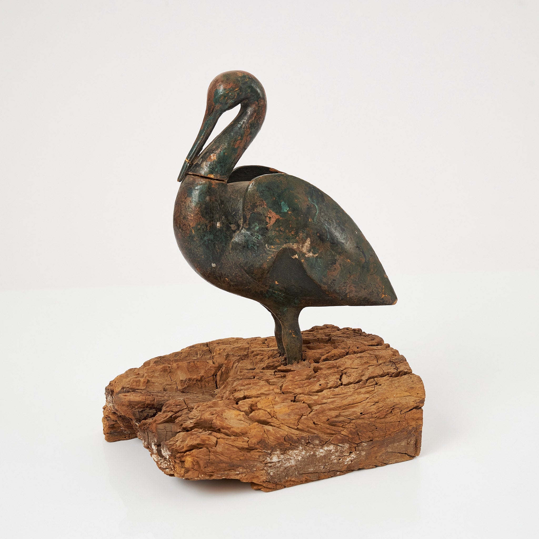 Pasare Sculptata pe Soclu din Lemn