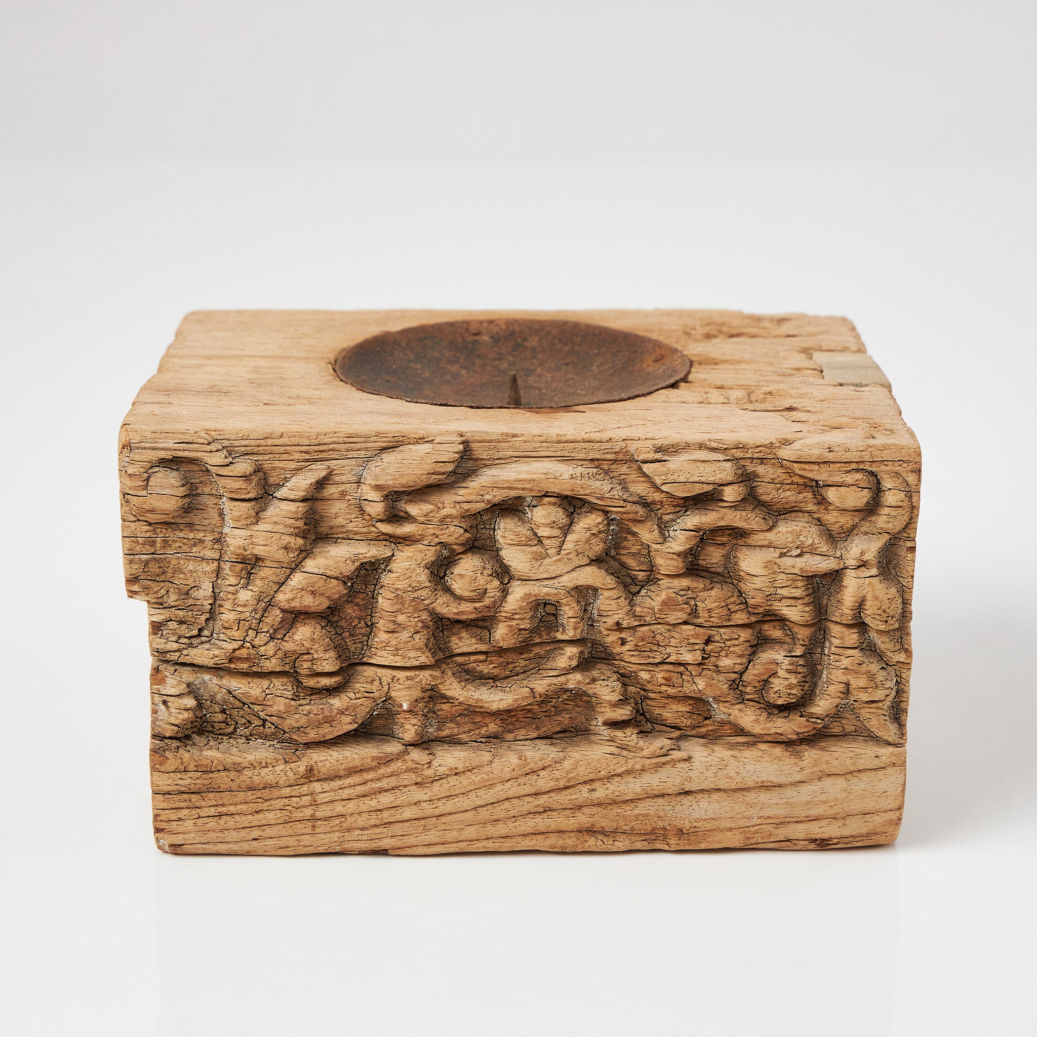 Suport de Lumanare din Lemn Sculptat