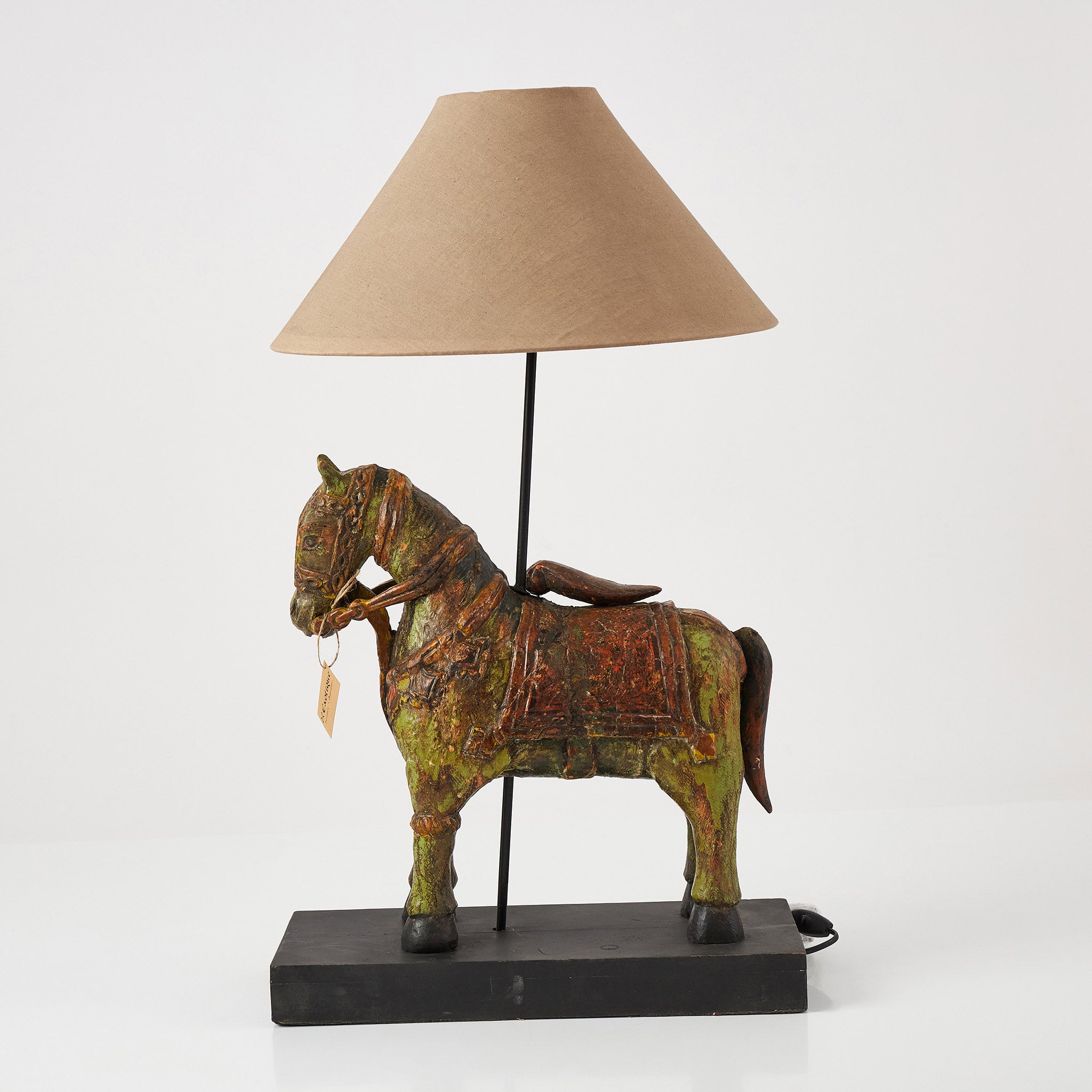 Lampa Electrica cu Abajur si Calut Decorativ