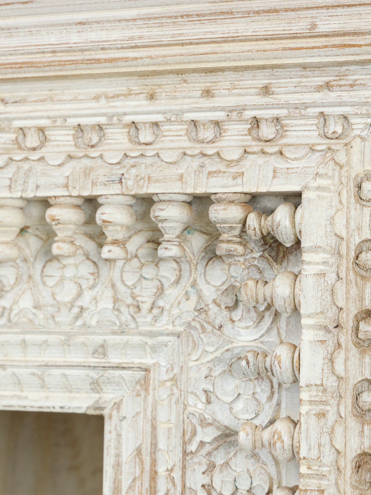 Biblioteca din Lemn Masiv Sculptat