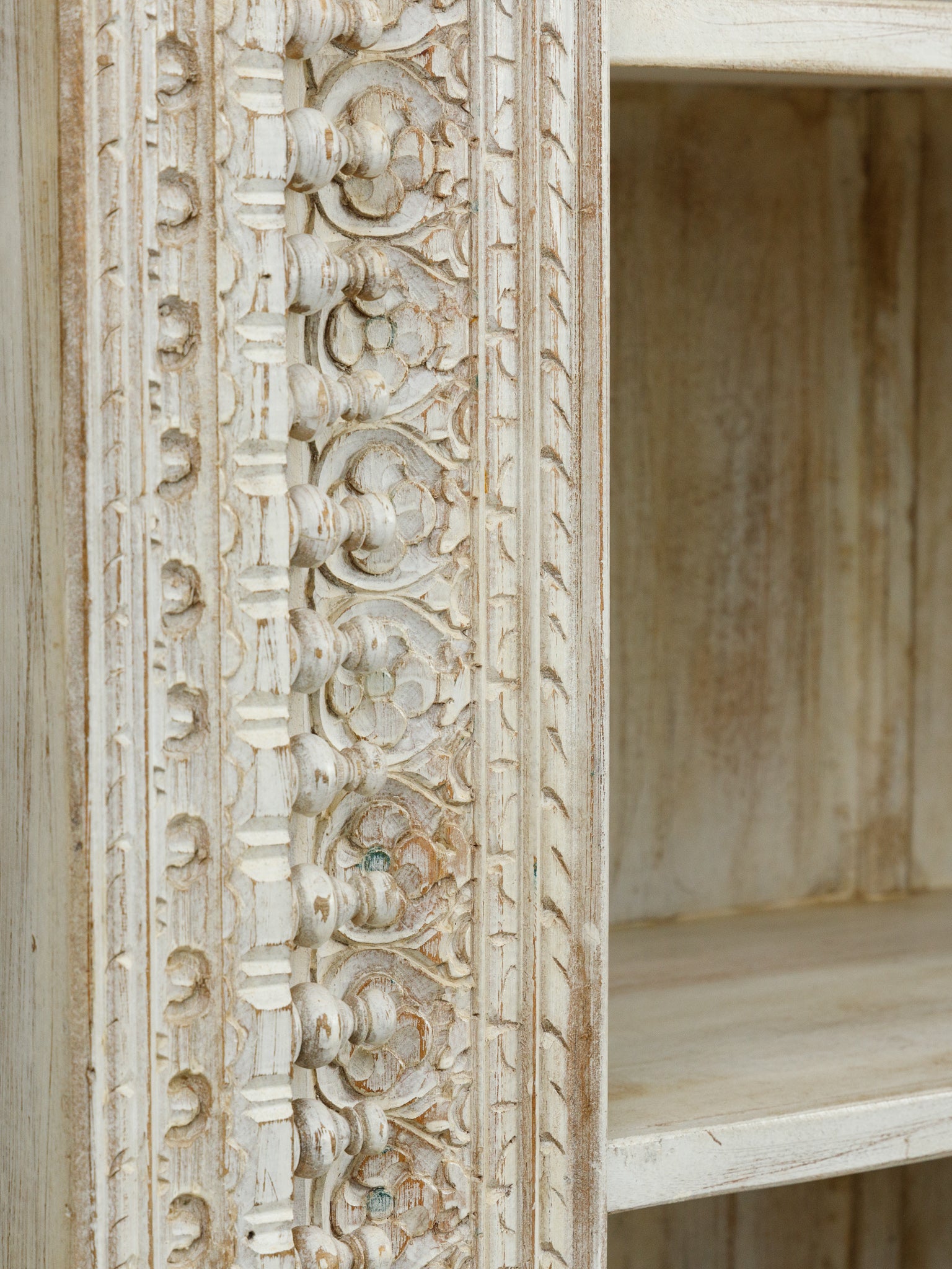 Biblioteca din Lemn Masiv Sculptat