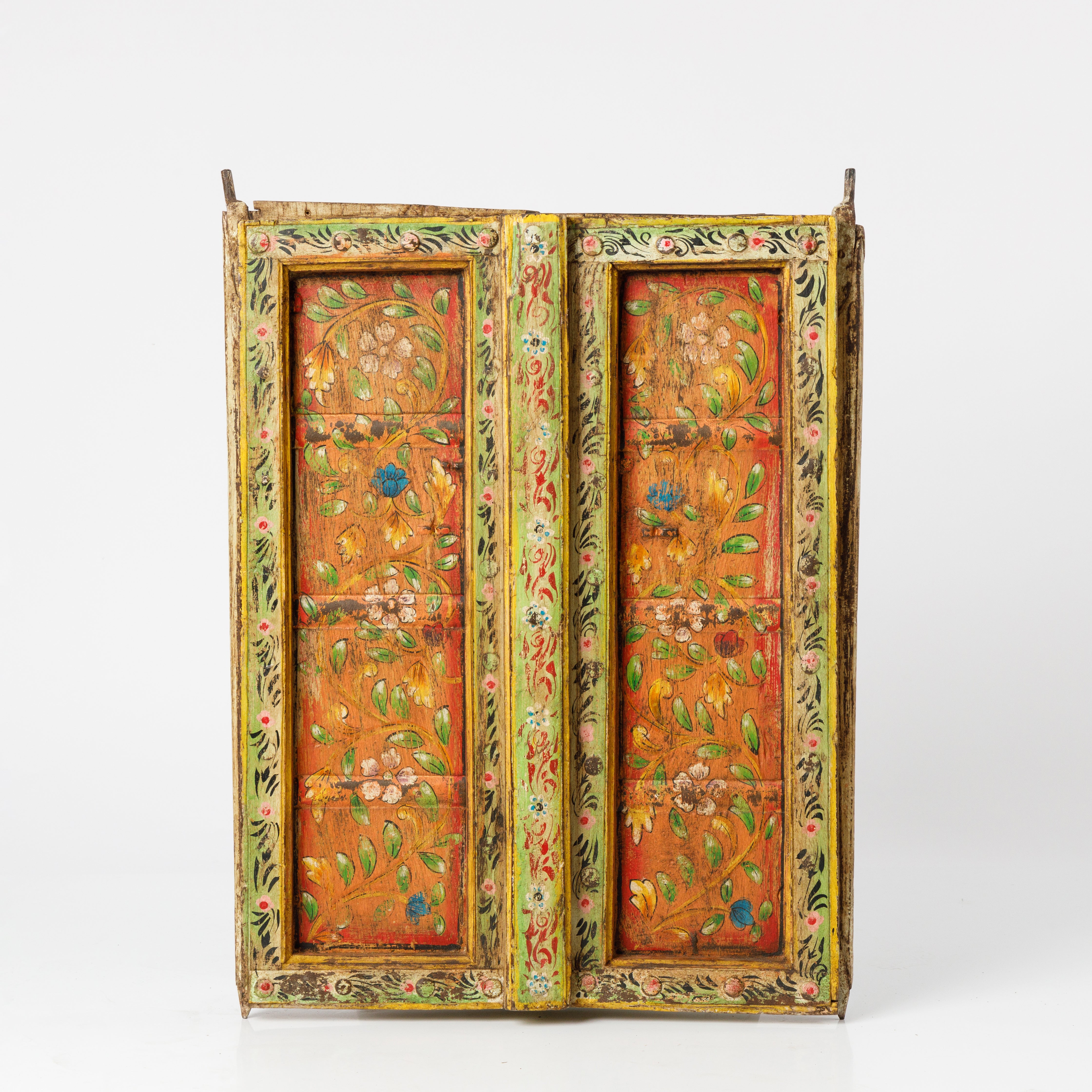 Fereastra Decorativa cu Motive Florale