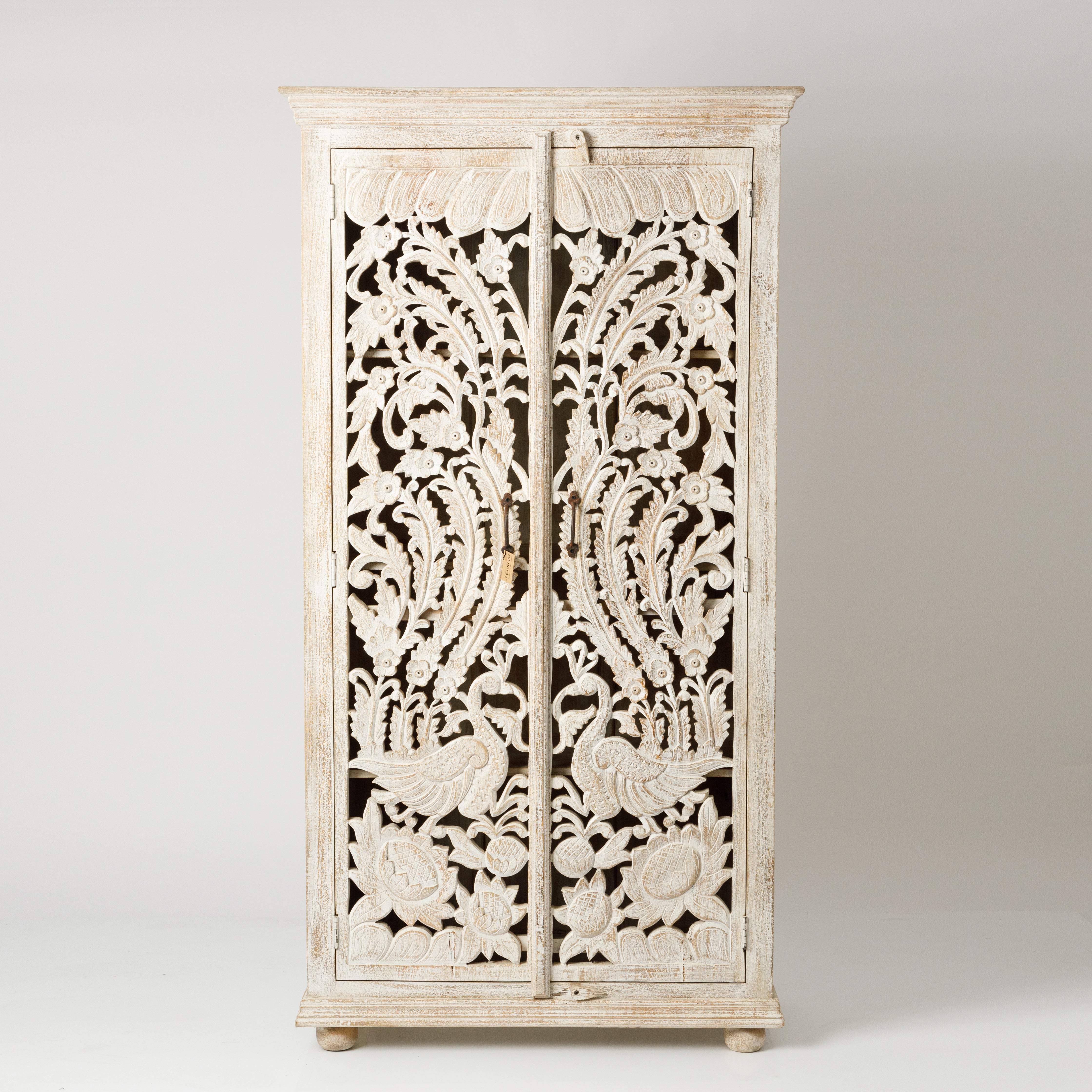 Dulap din Lemn cu Usi Sculptate