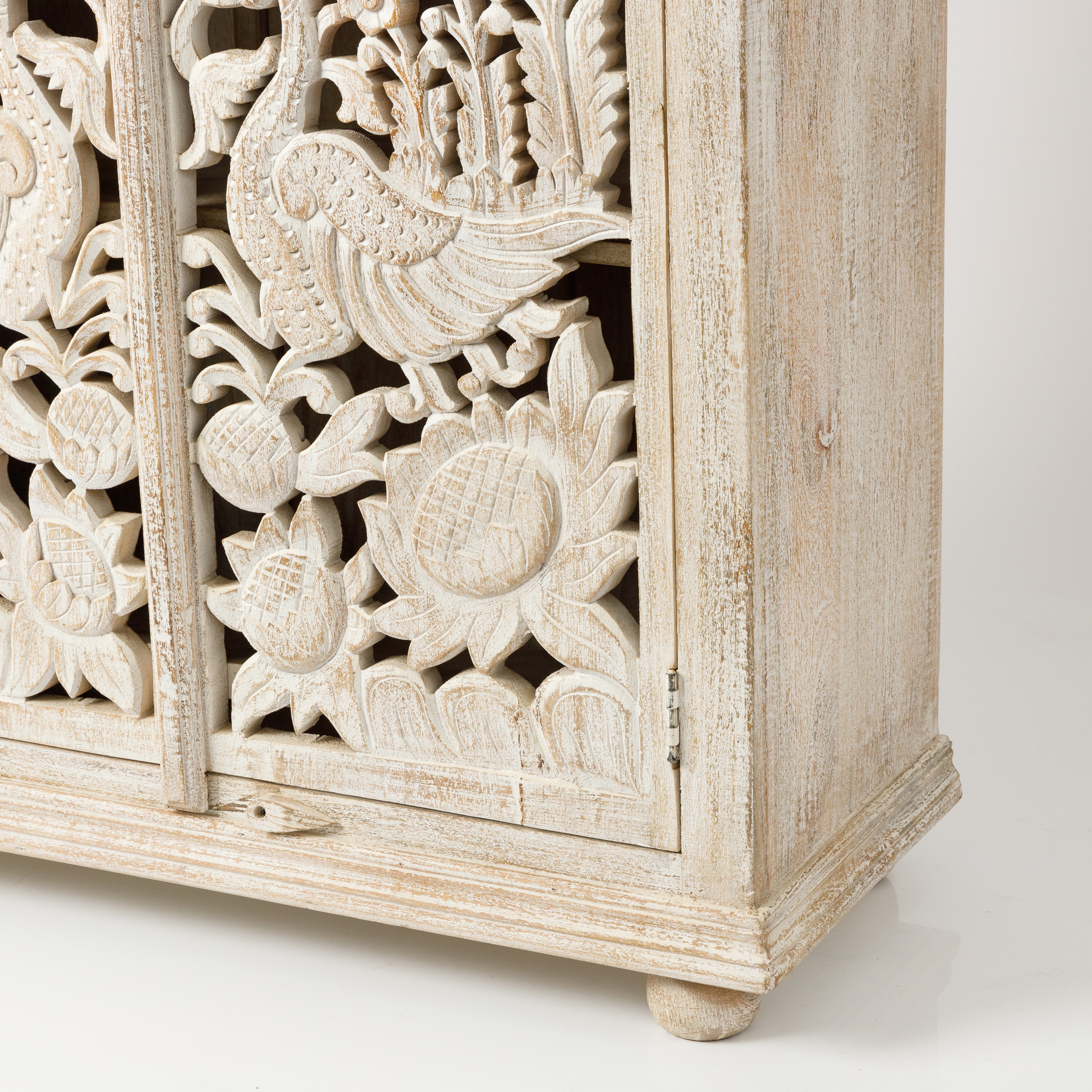Dulap din Lemn cu Usi Sculptate
