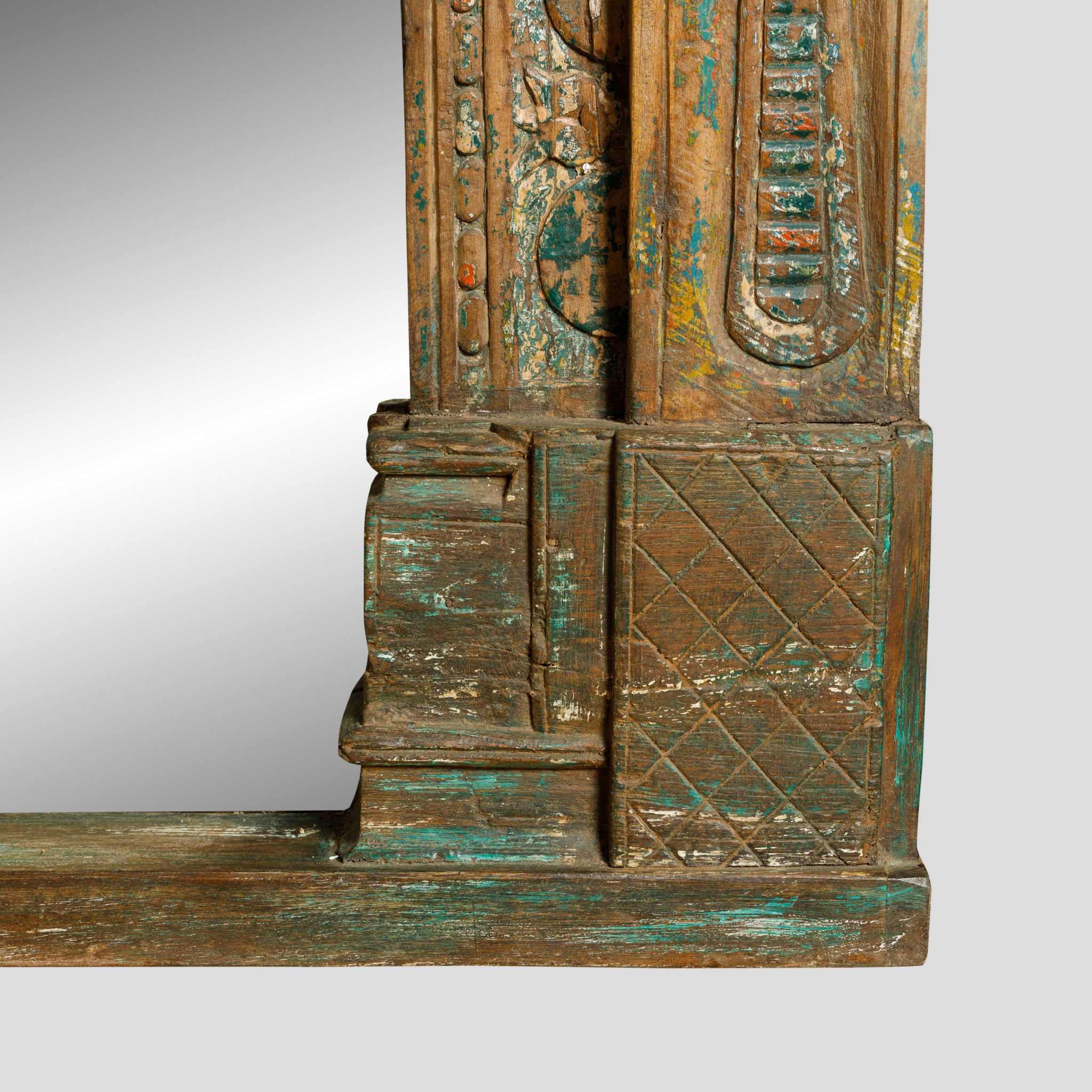 Oglinda cu Rama din Lemn Sculptat