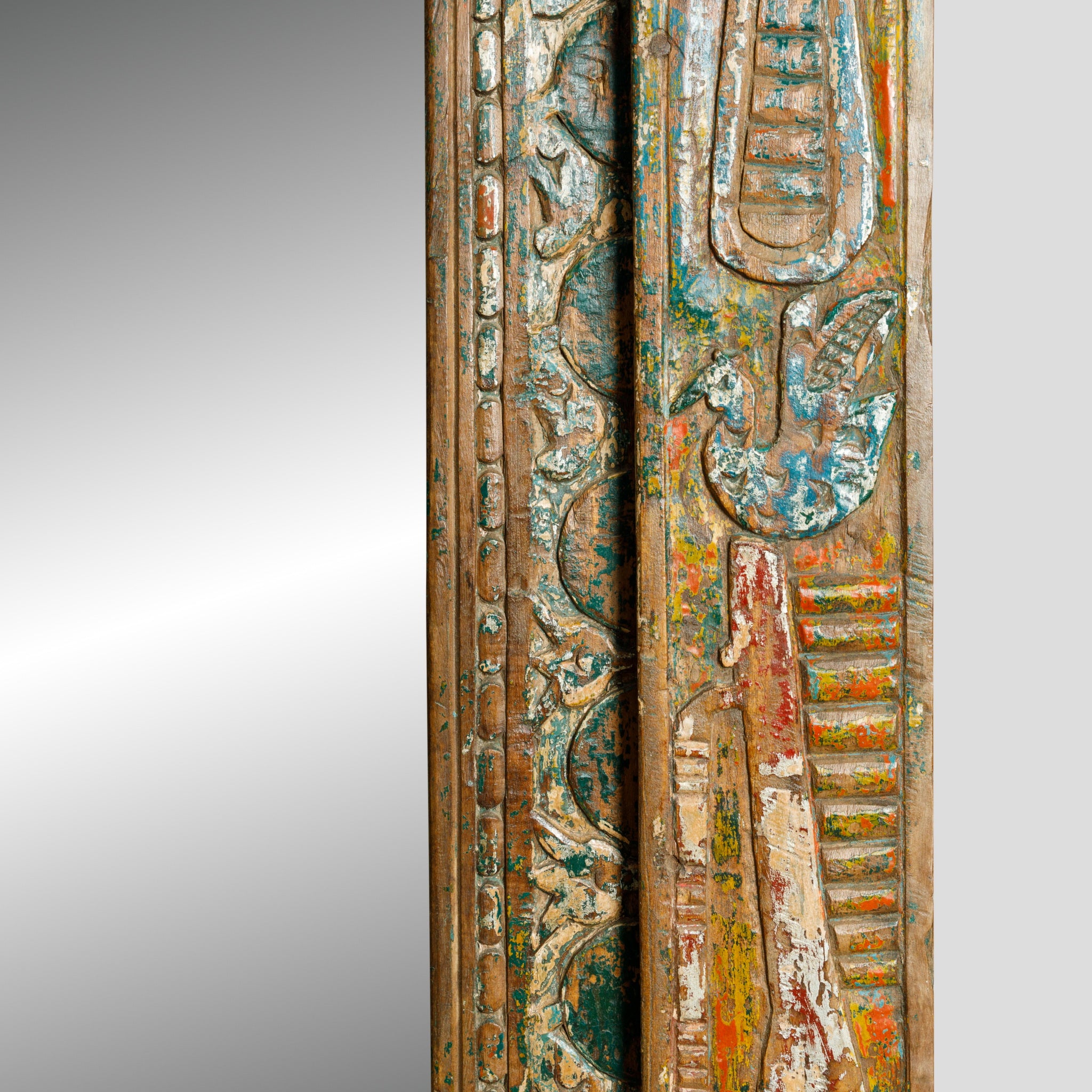 Oglinda cu Rama din Lemn Sculptat