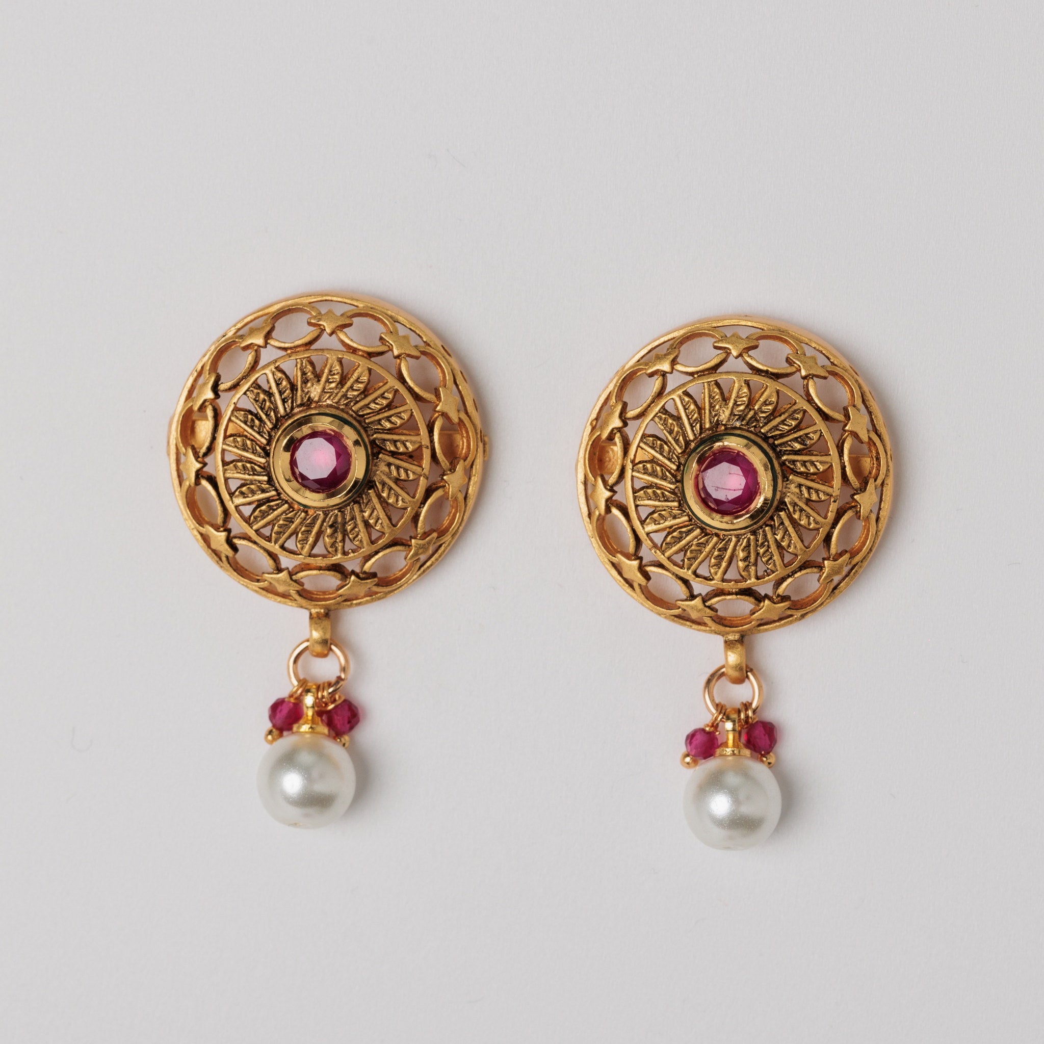 Cercei Rotunzi  cu Perle si Rubin Sintetic