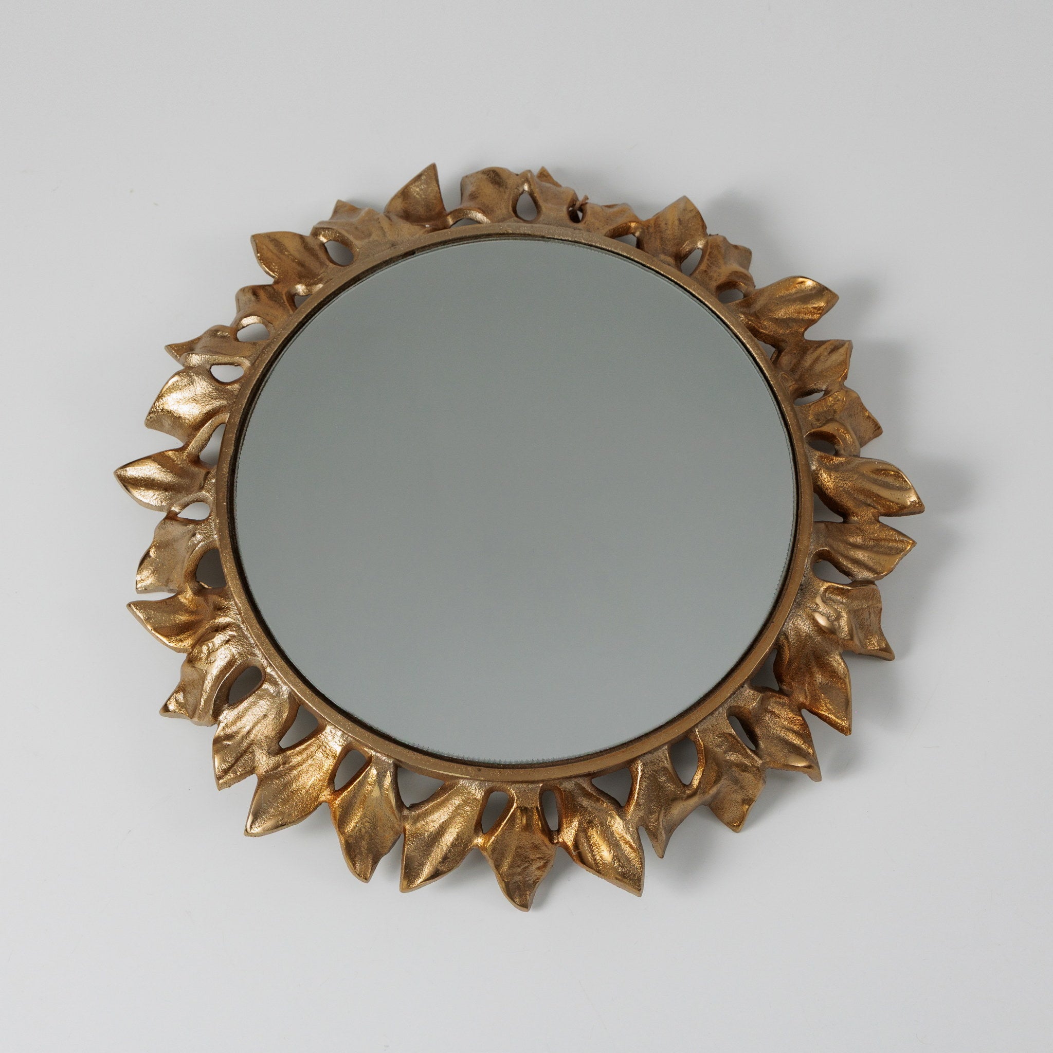 Oglinda Decorativa din Metal