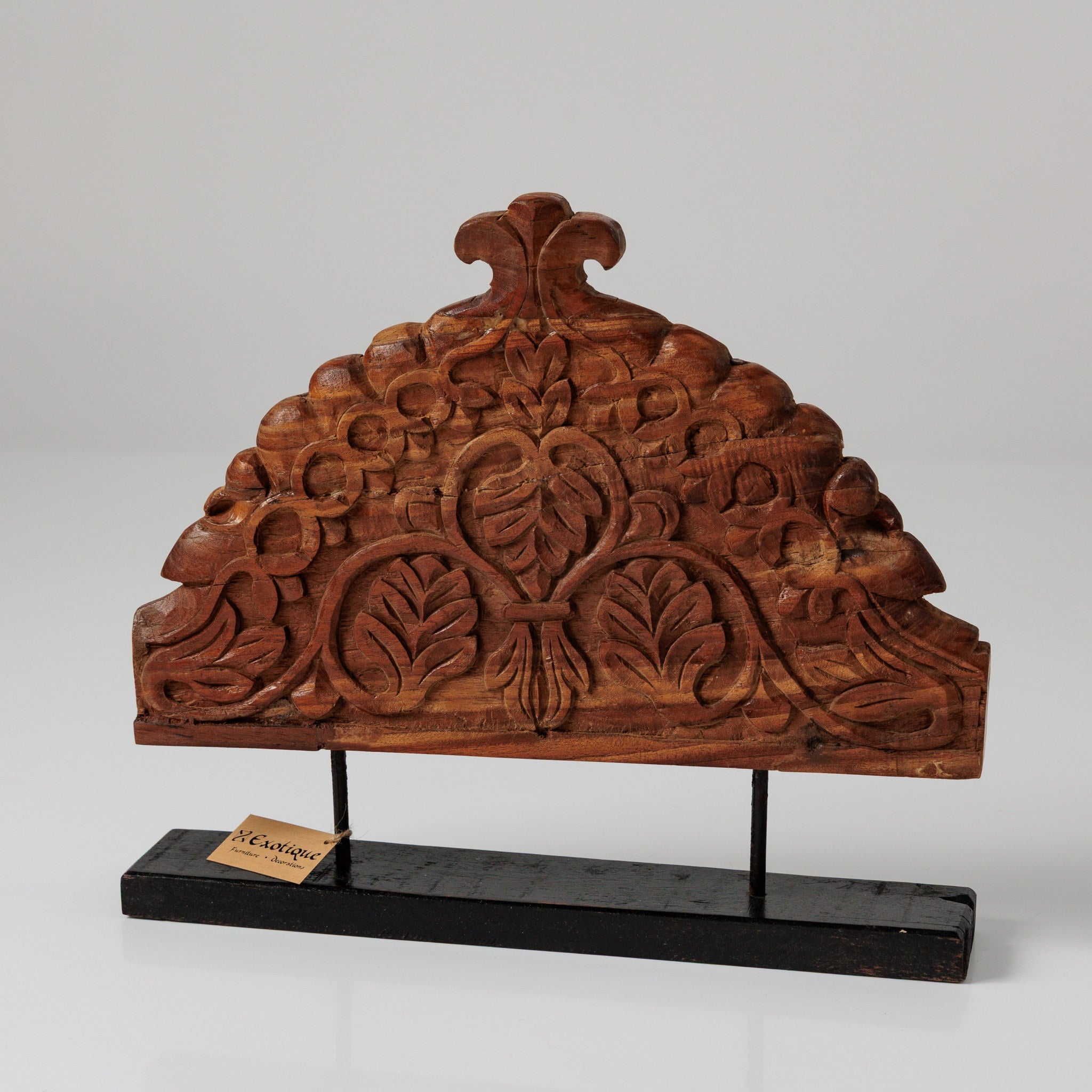 Decoratiune din Lemn Sculptat