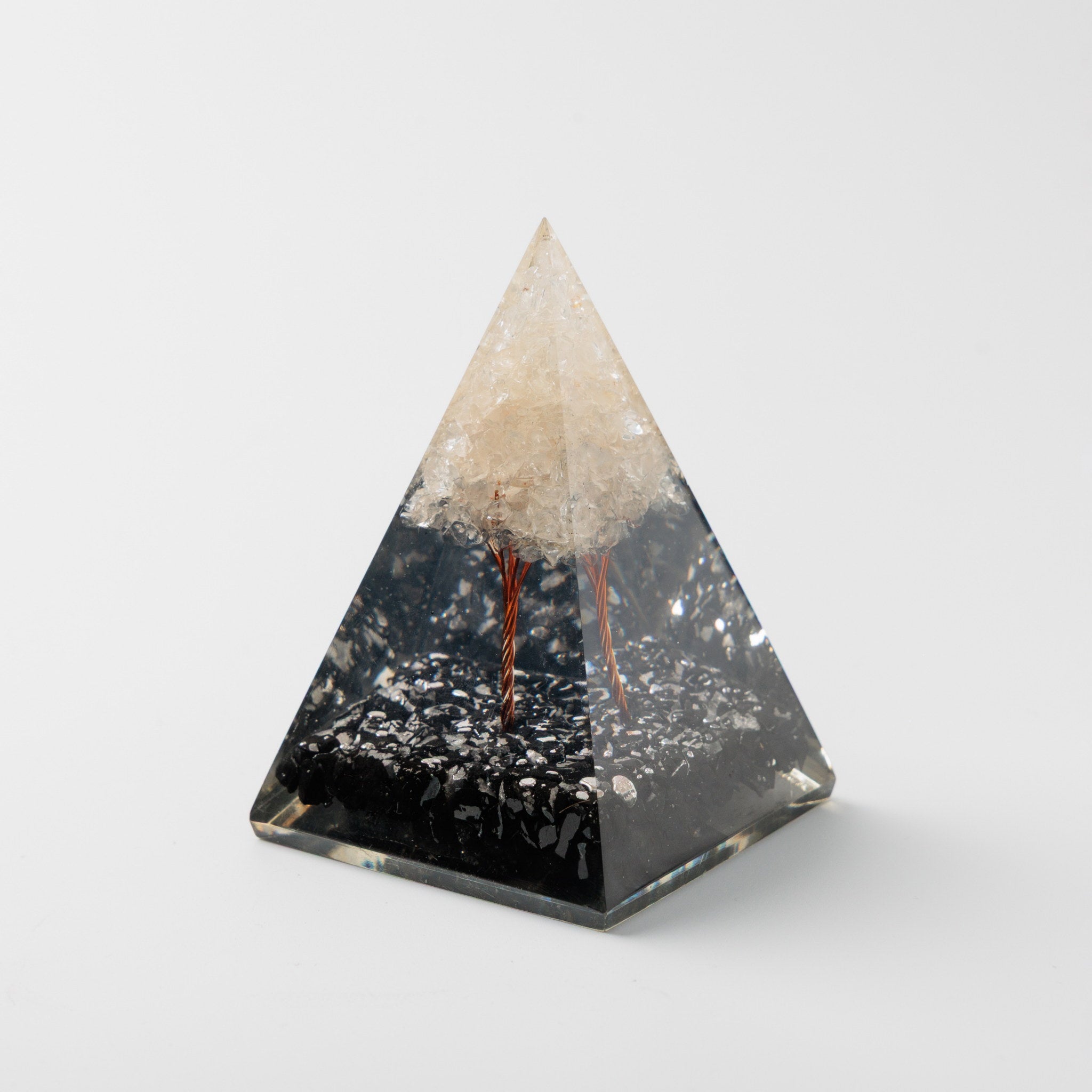 Decoratiune Piramida cu Pietre Semipretioase