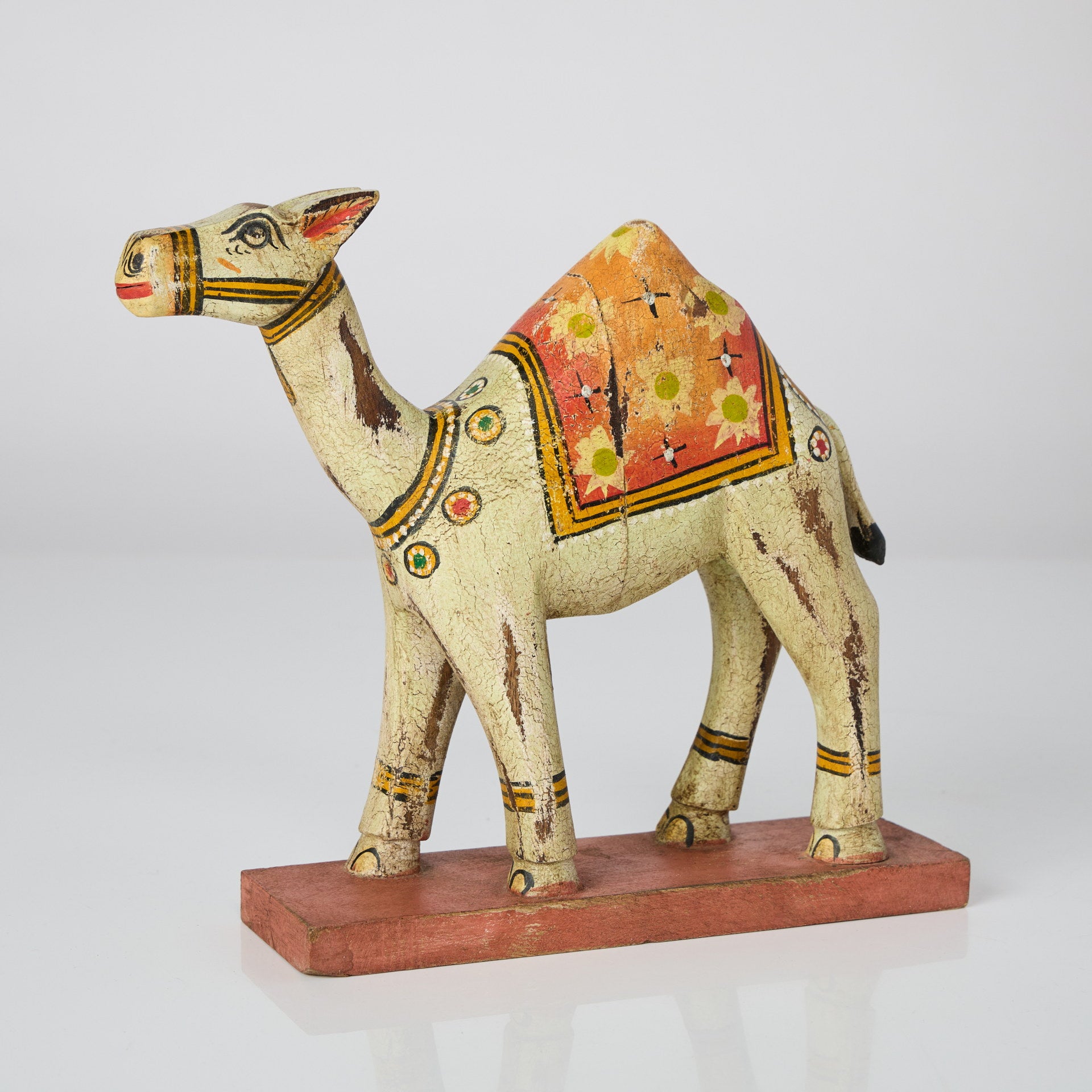 Camila decorativa din lemn de mango pictat – obiect decorativ exotic