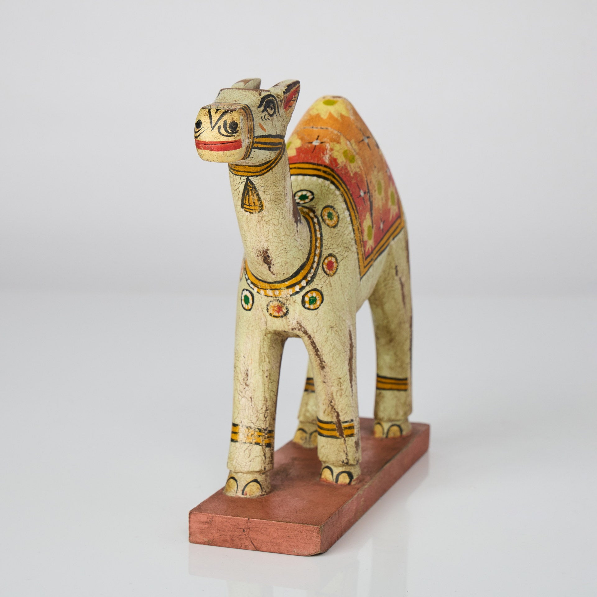 Camila decorativa din lemn de mango pictat – obiect decorativ exotic