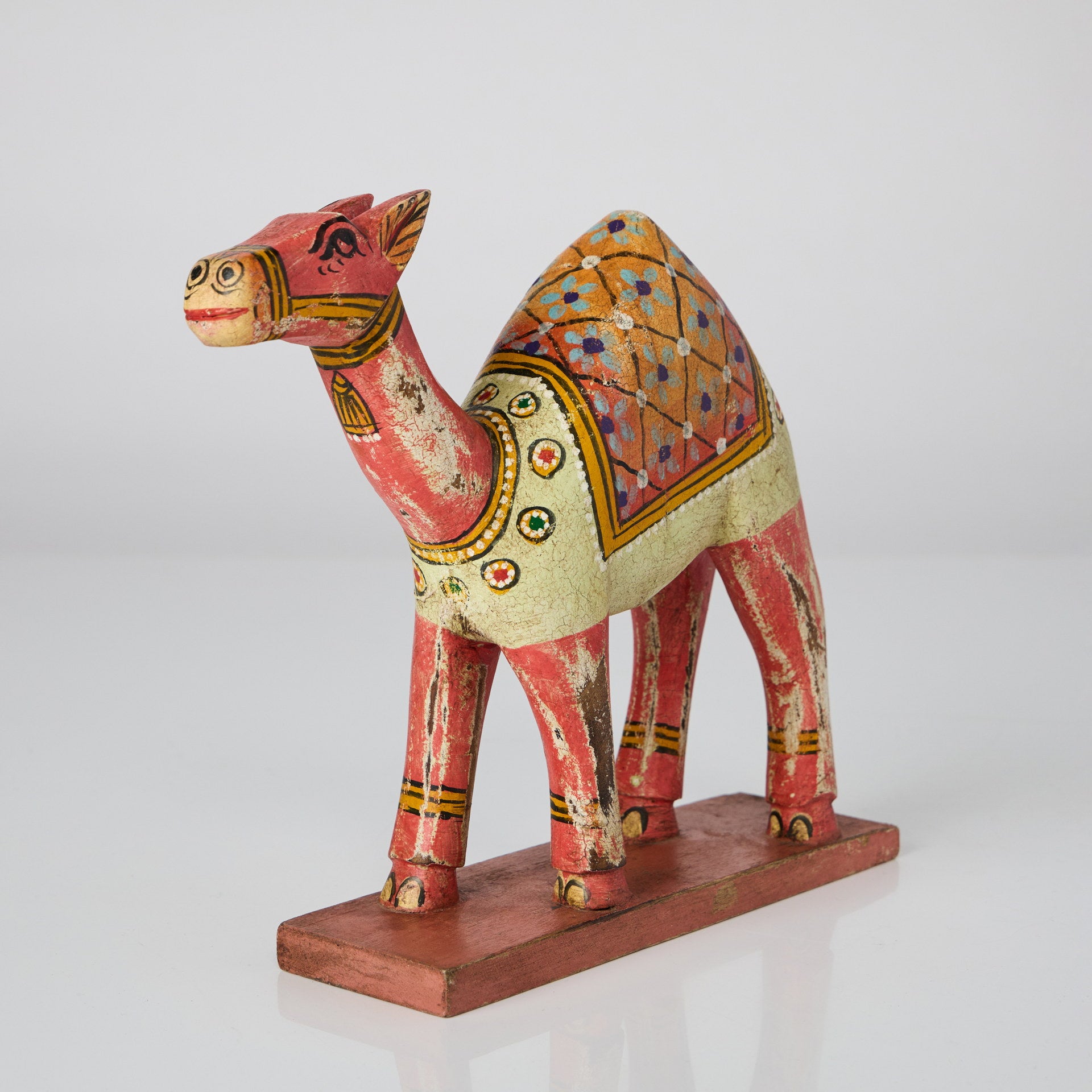 Camila decorativa din lemn de mango pictat – obiect decorativ exotic