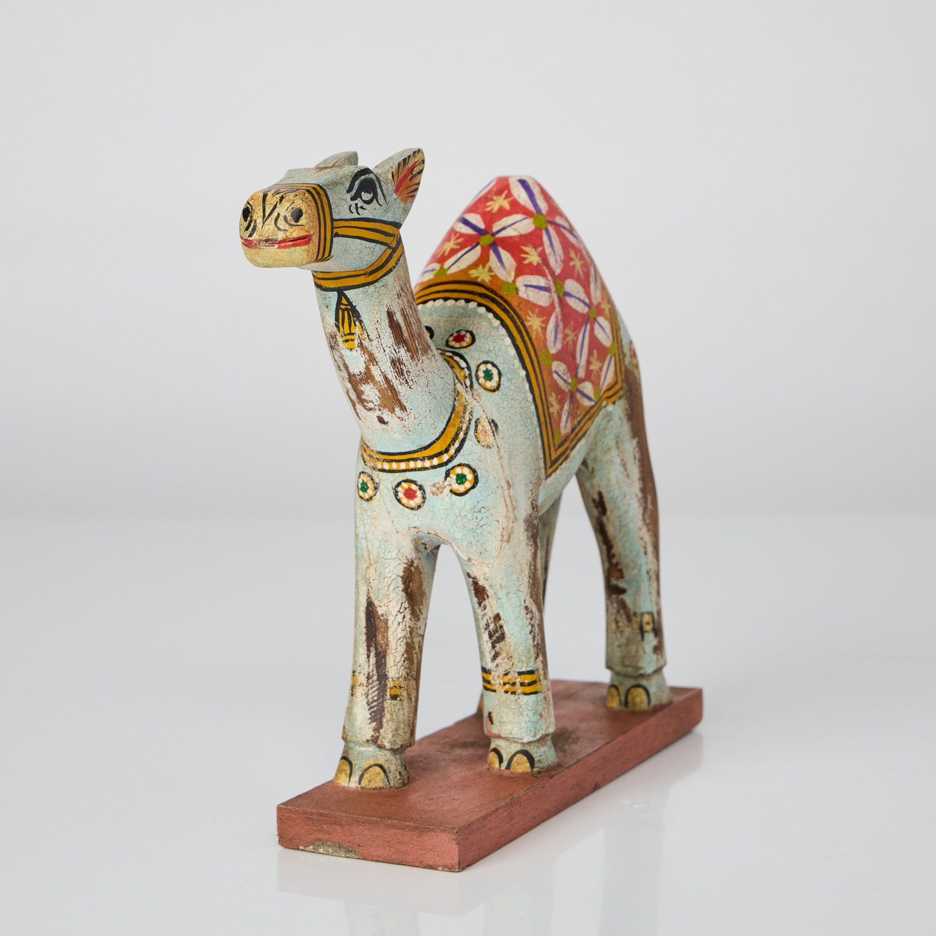 Camila decorativa din lemn de mango pictat – obiect decorativ exotic