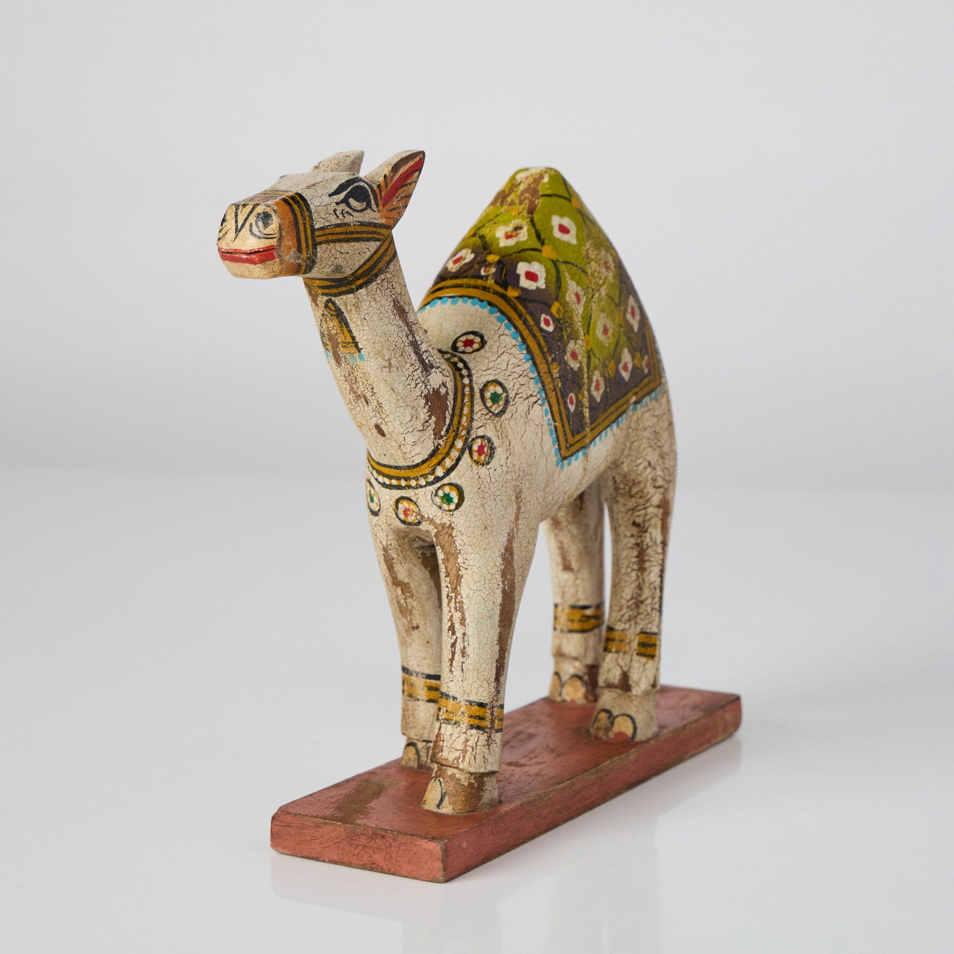 Camila decorativa din lemn de mango pictat – obiect decorativ exotic