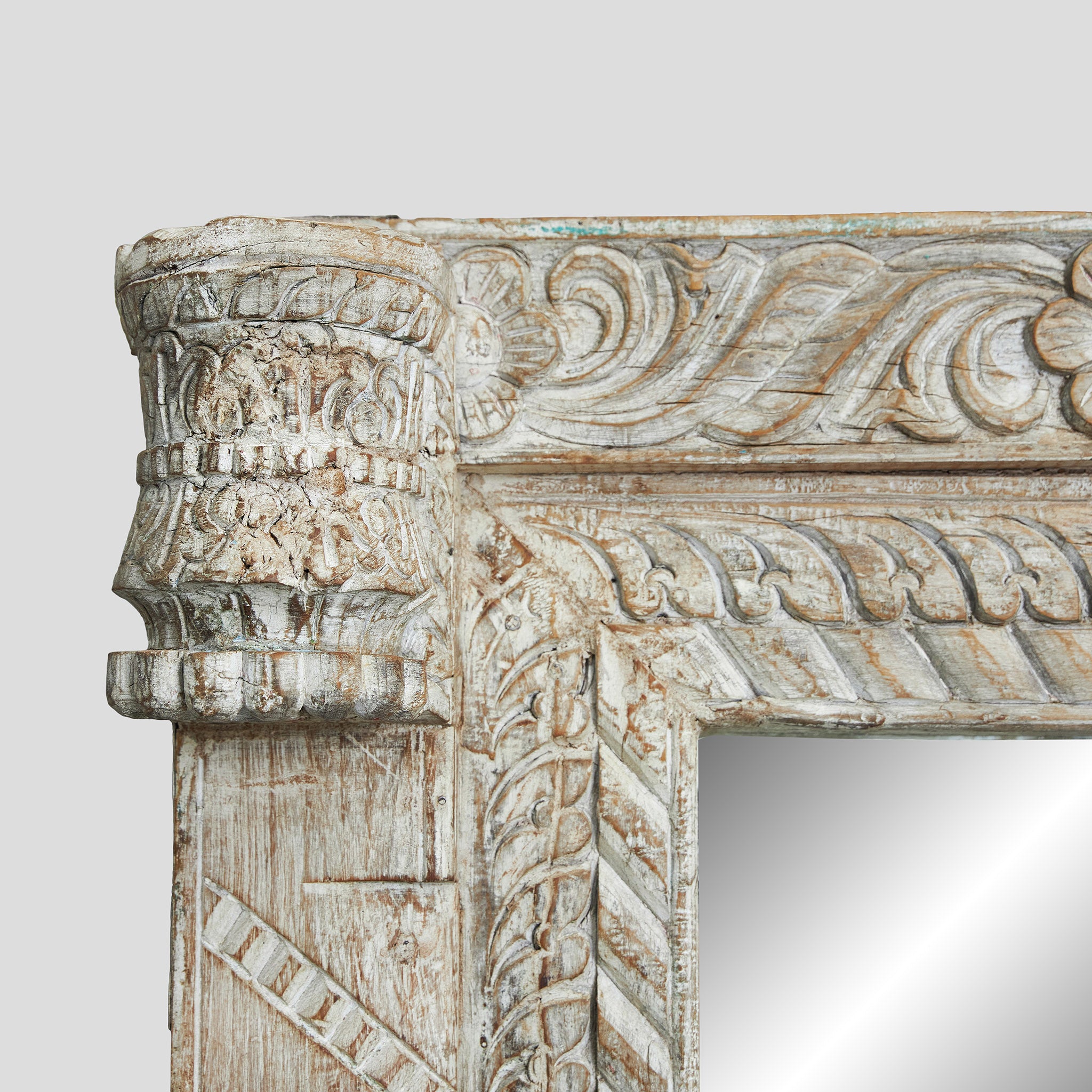 Oglinda cu Rama Sculptata