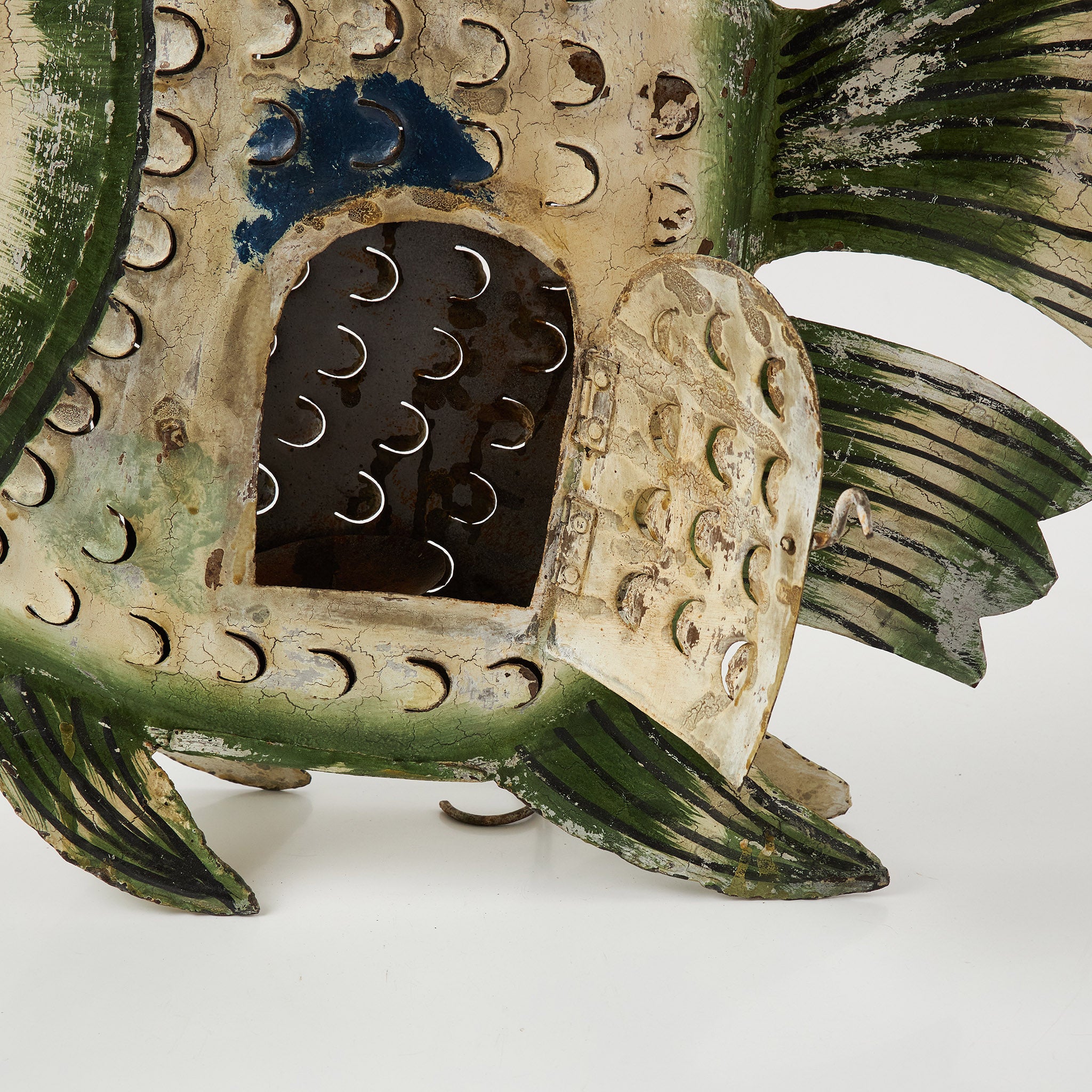 Peste Decorativ din Metal