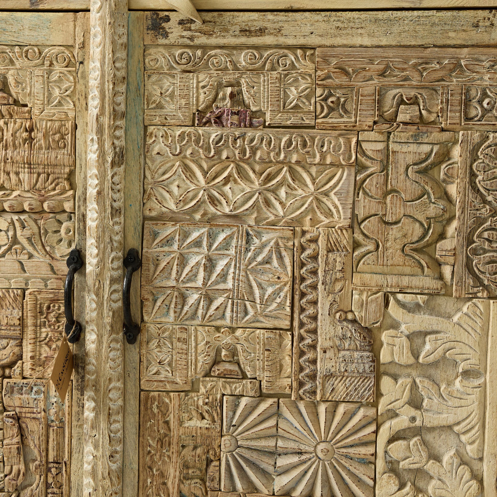 Comoda Sculptata din Lemn de Mango