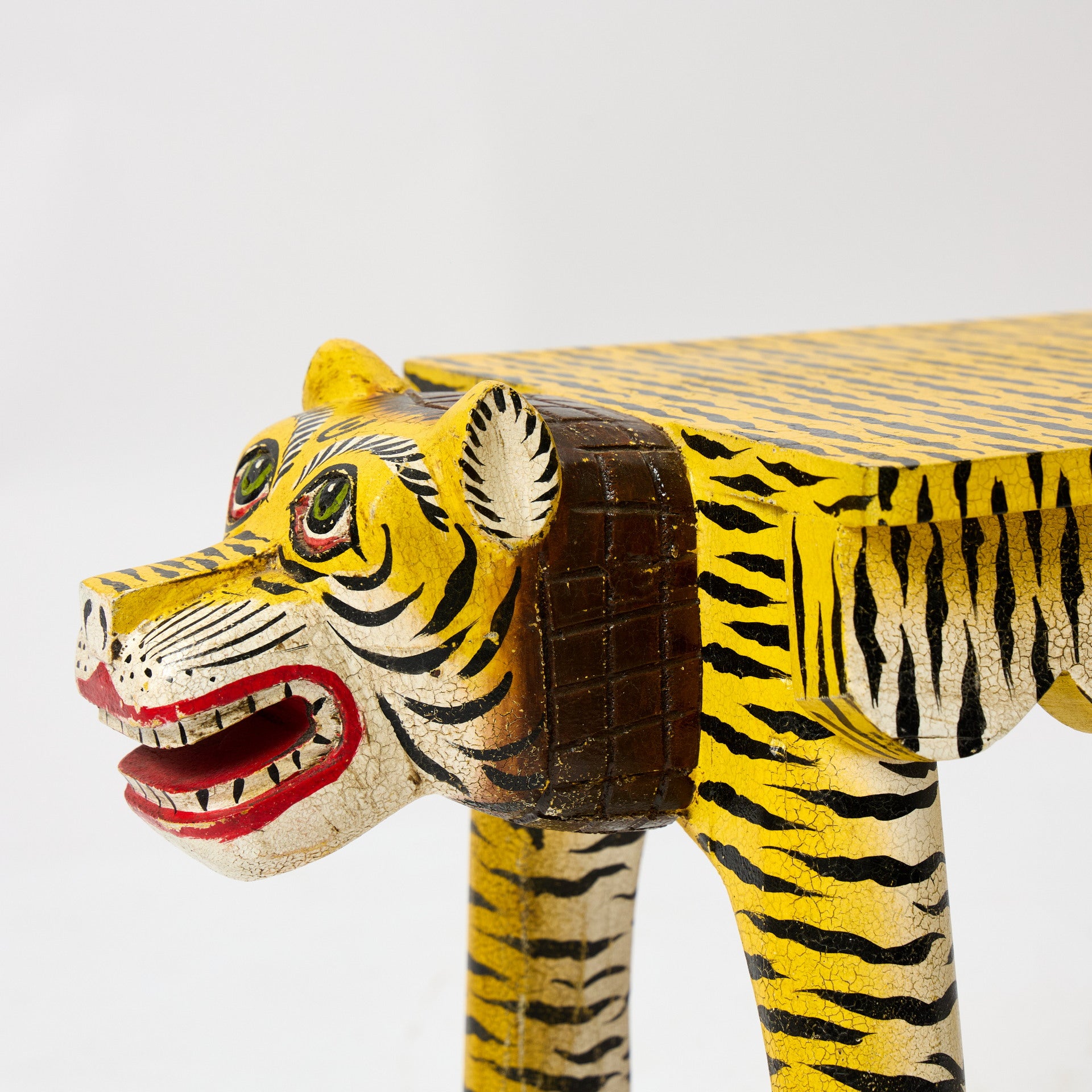 Banca cu Motive Exotice