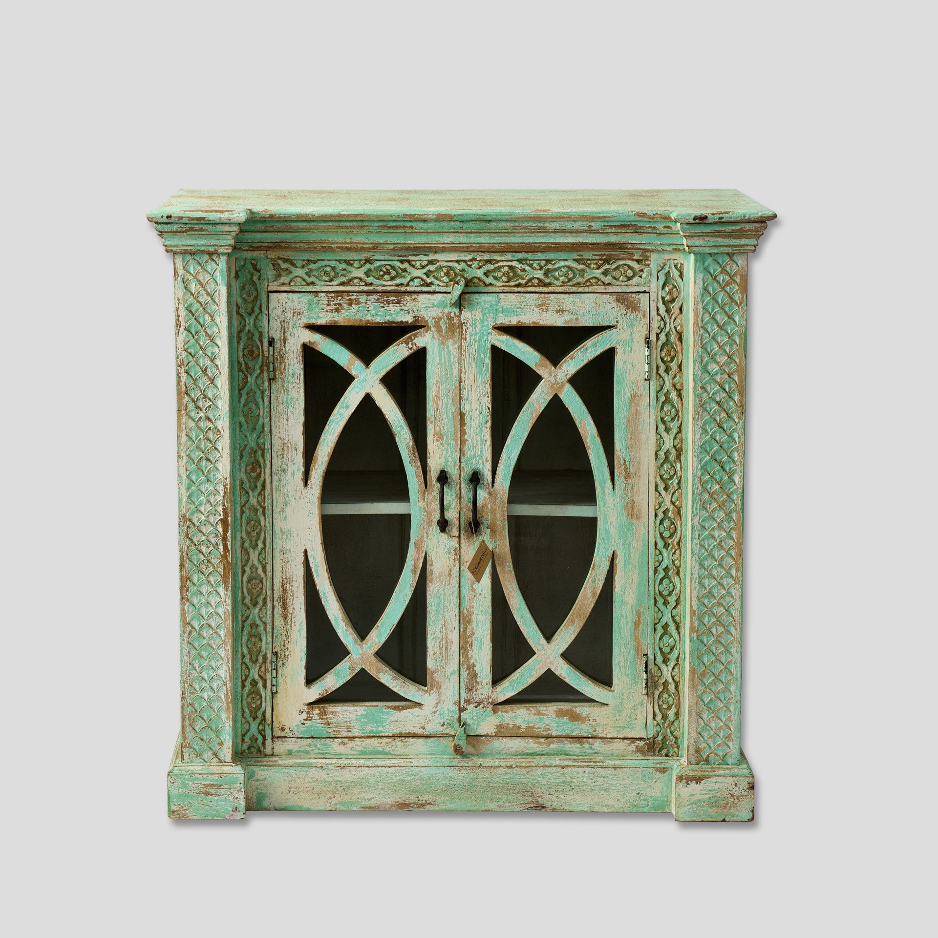 Comoda Sculptata cu Vitrina