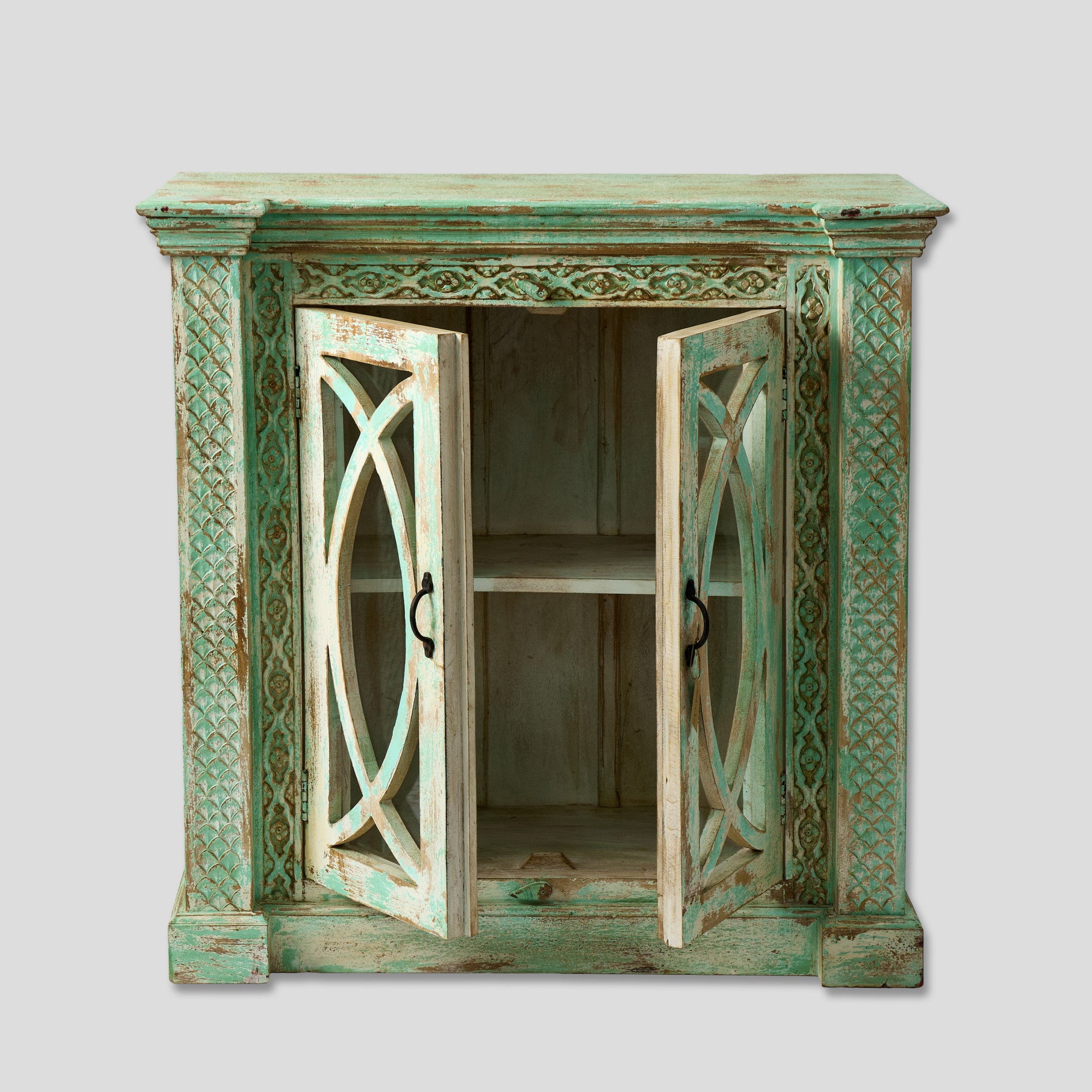 Comoda Sculptata cu Vitrina