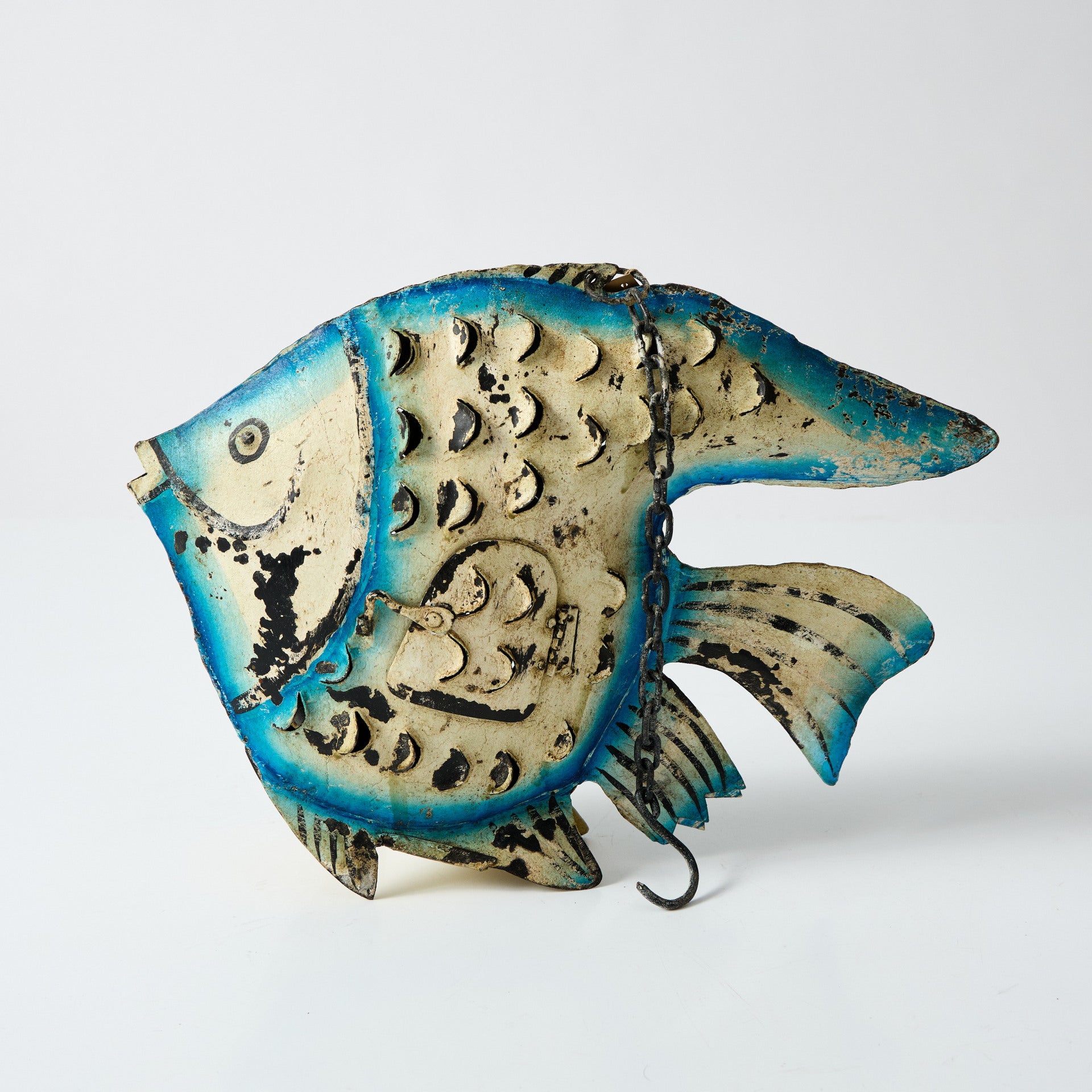 Peste decorativ din metal pictat