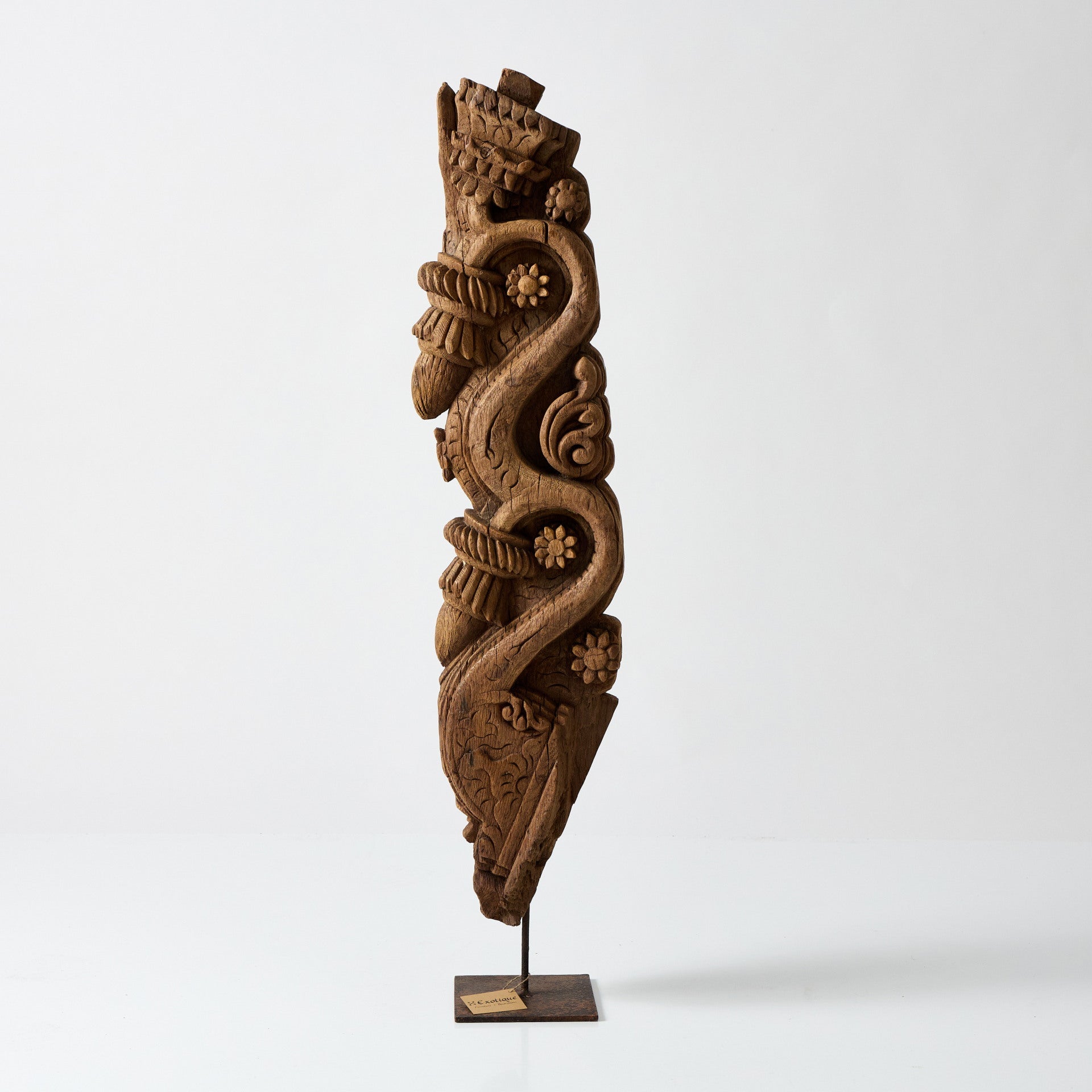 Decoratiune sculptata manual din lemn de mango