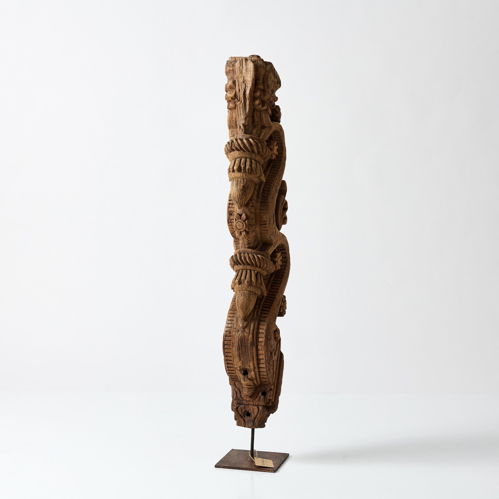 Decoratiune sculptata manual din lemn de mango
