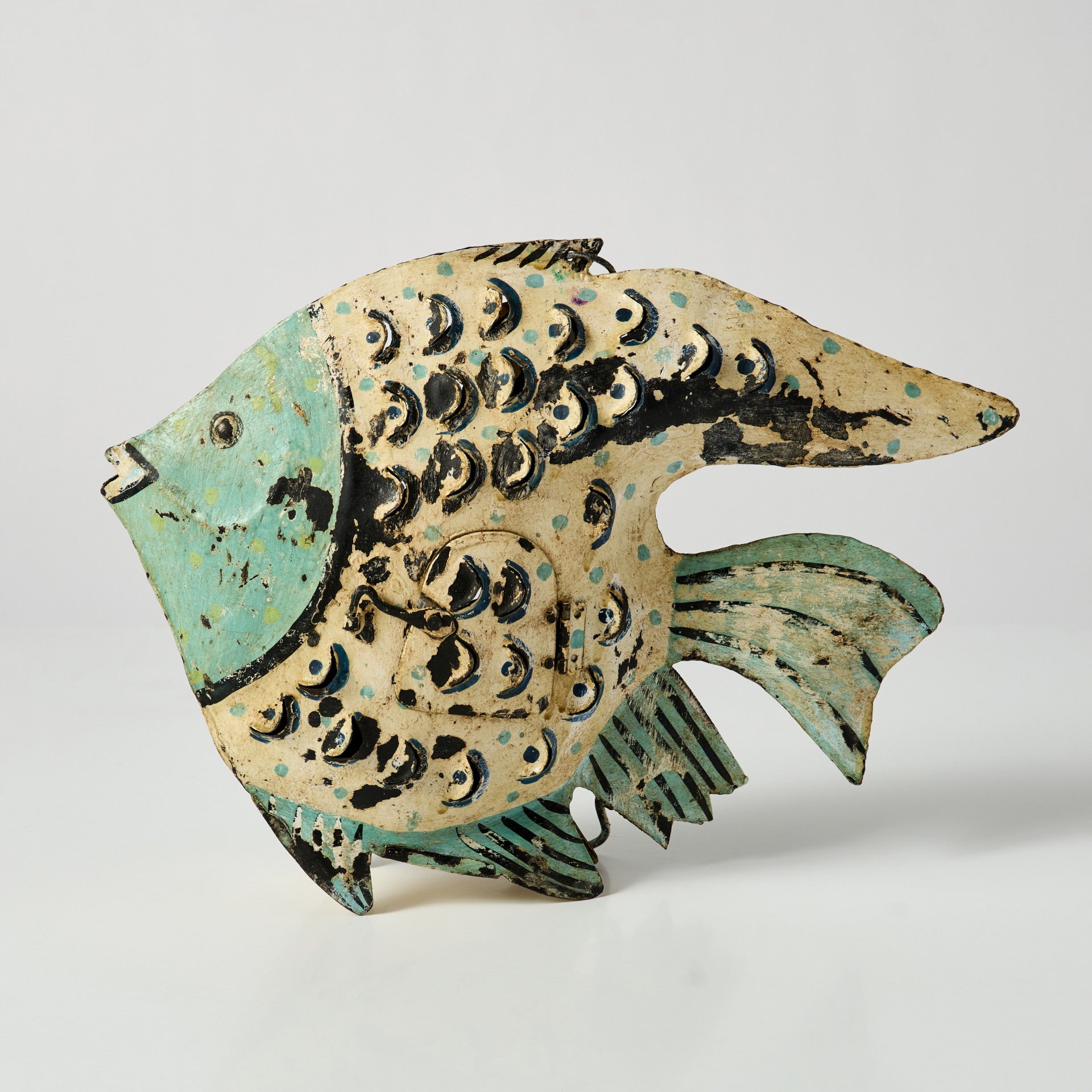 Peste Decorativ din Metal