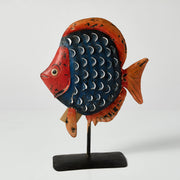 Peste decorativ pictat din metal