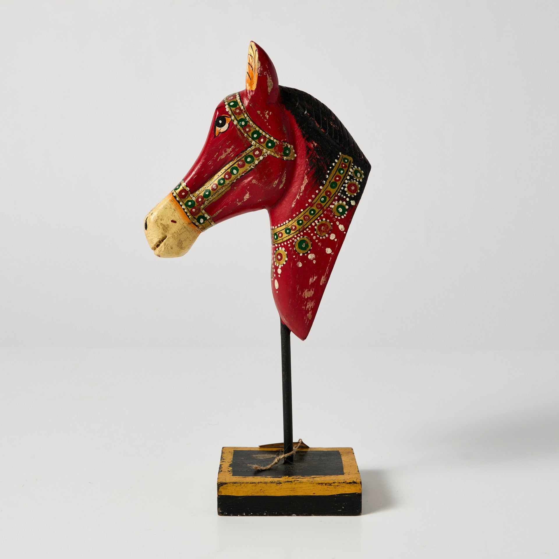 Bust de Cal Decorativ Pictat din Lemn