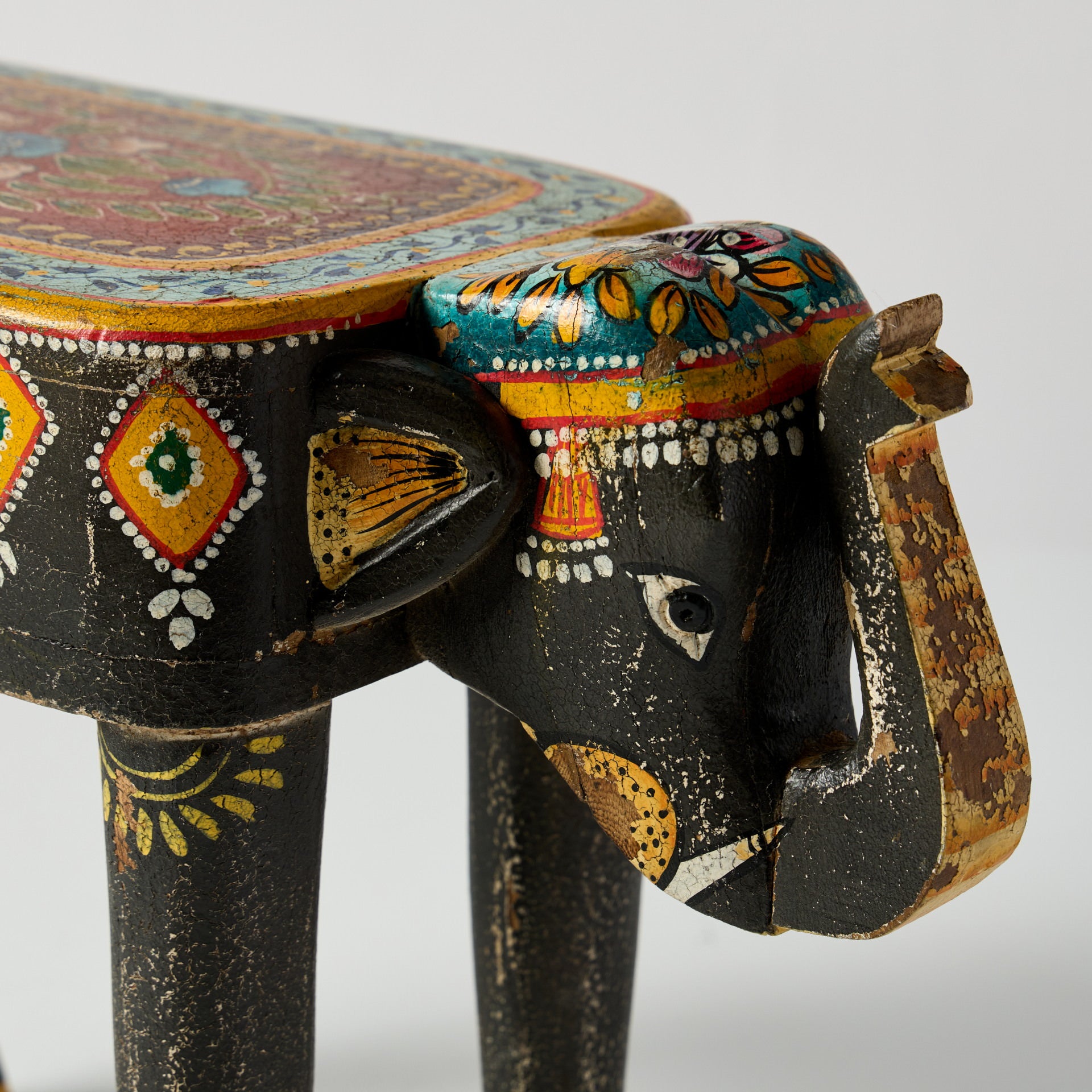 Taburet Pictat cu Elefant Decorativ