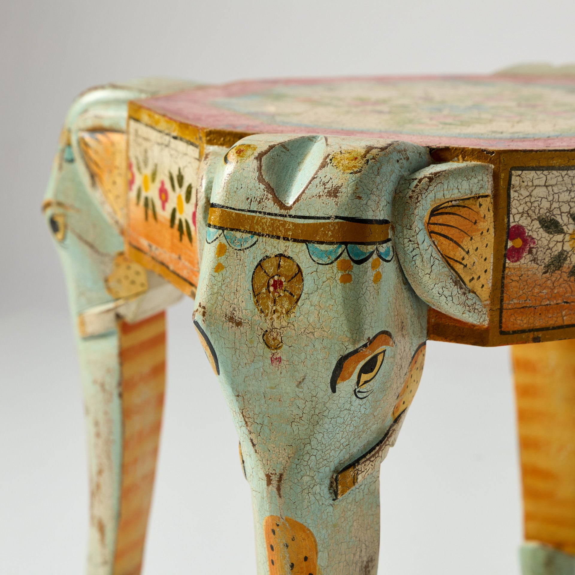 Scaun Decorativ Pictat cu Motiv Elefant