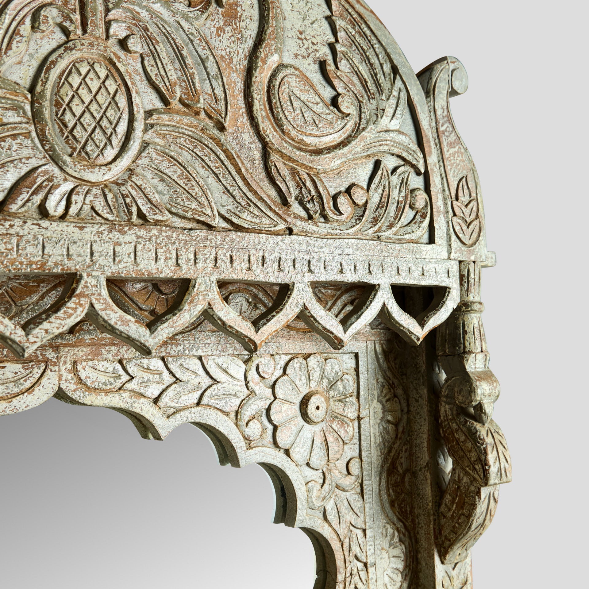 Oglinda din lemn de mango cu rama sculptata cu lebede decorative