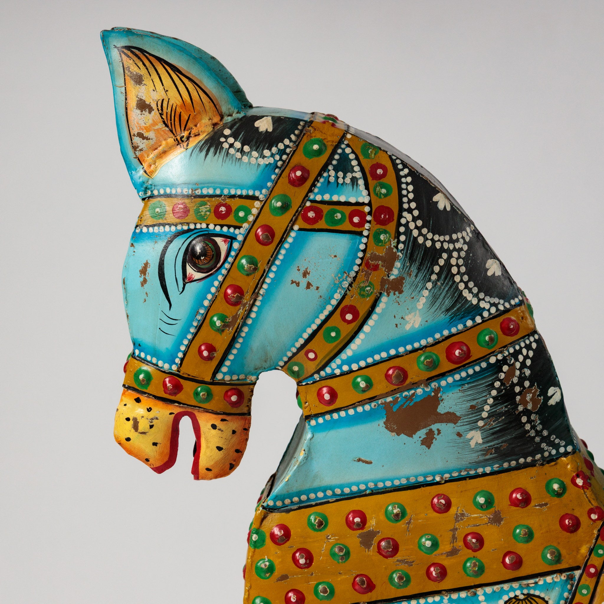 Cal Decorativ din Metal Pictat