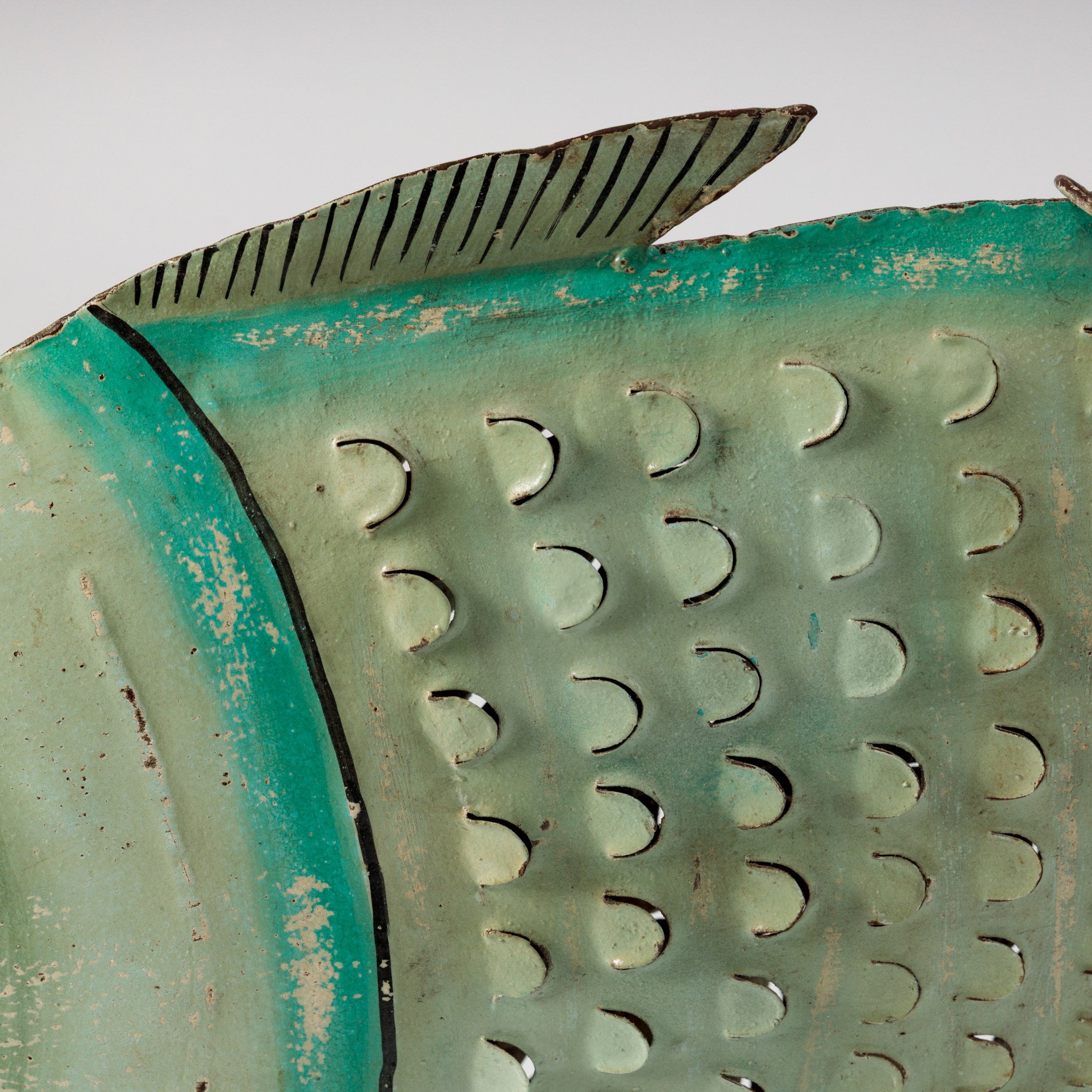 Peste Decorativ din Metal