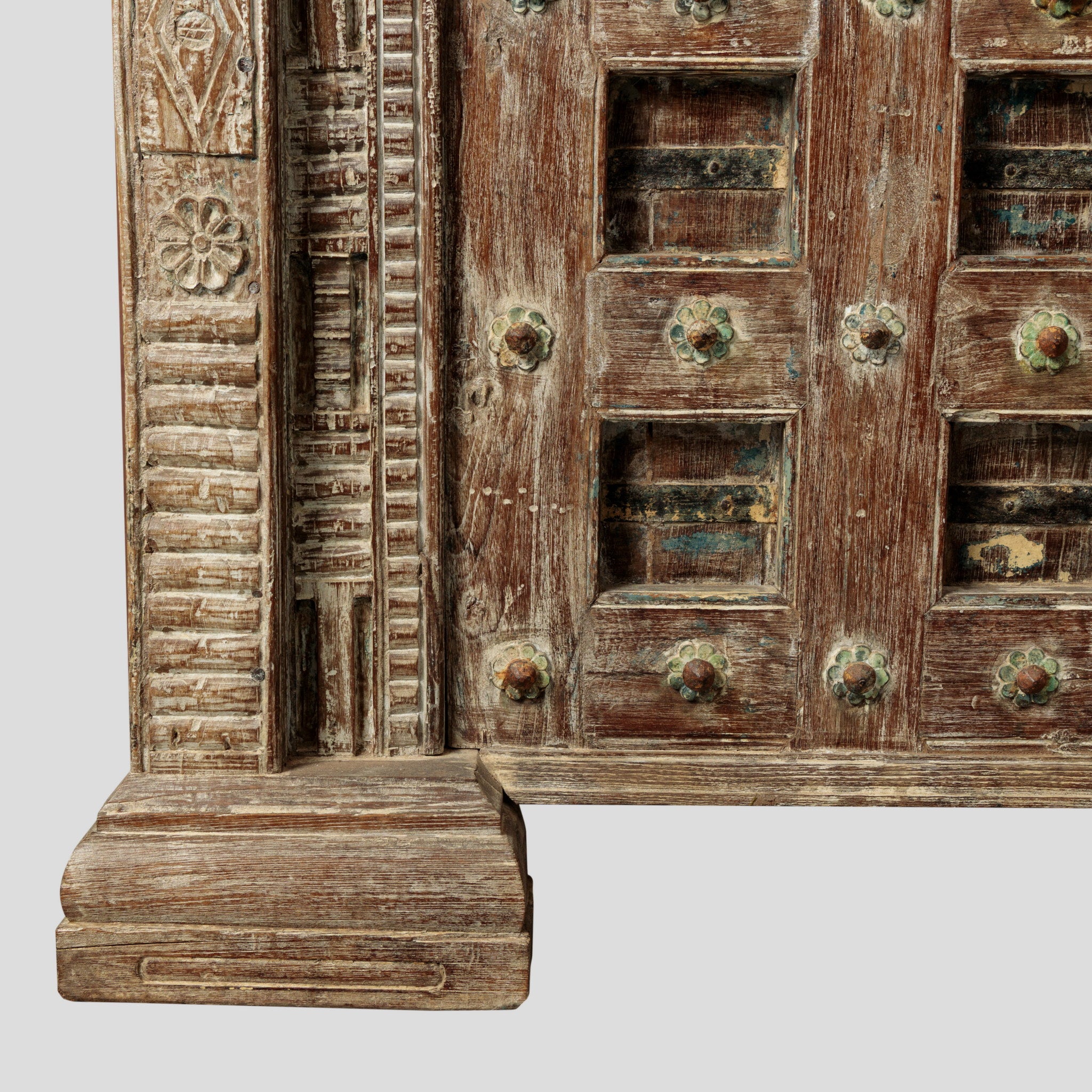 Bar din Lemn Sculptat