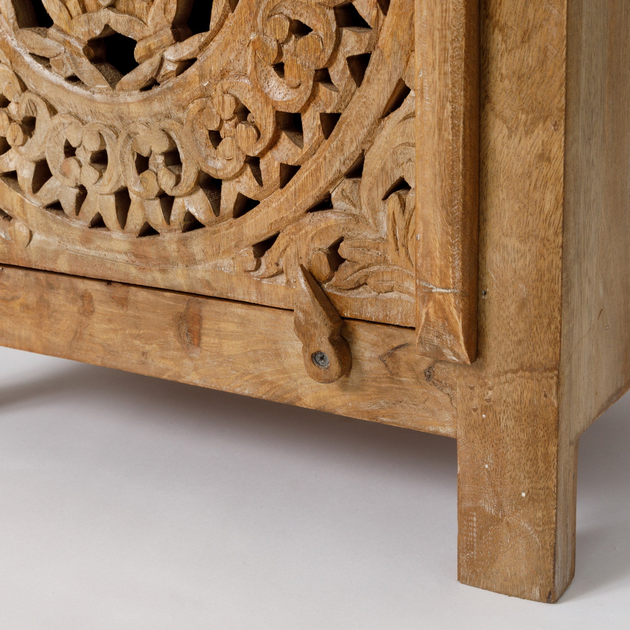 Noptiere Sculptate Manual din Lemn