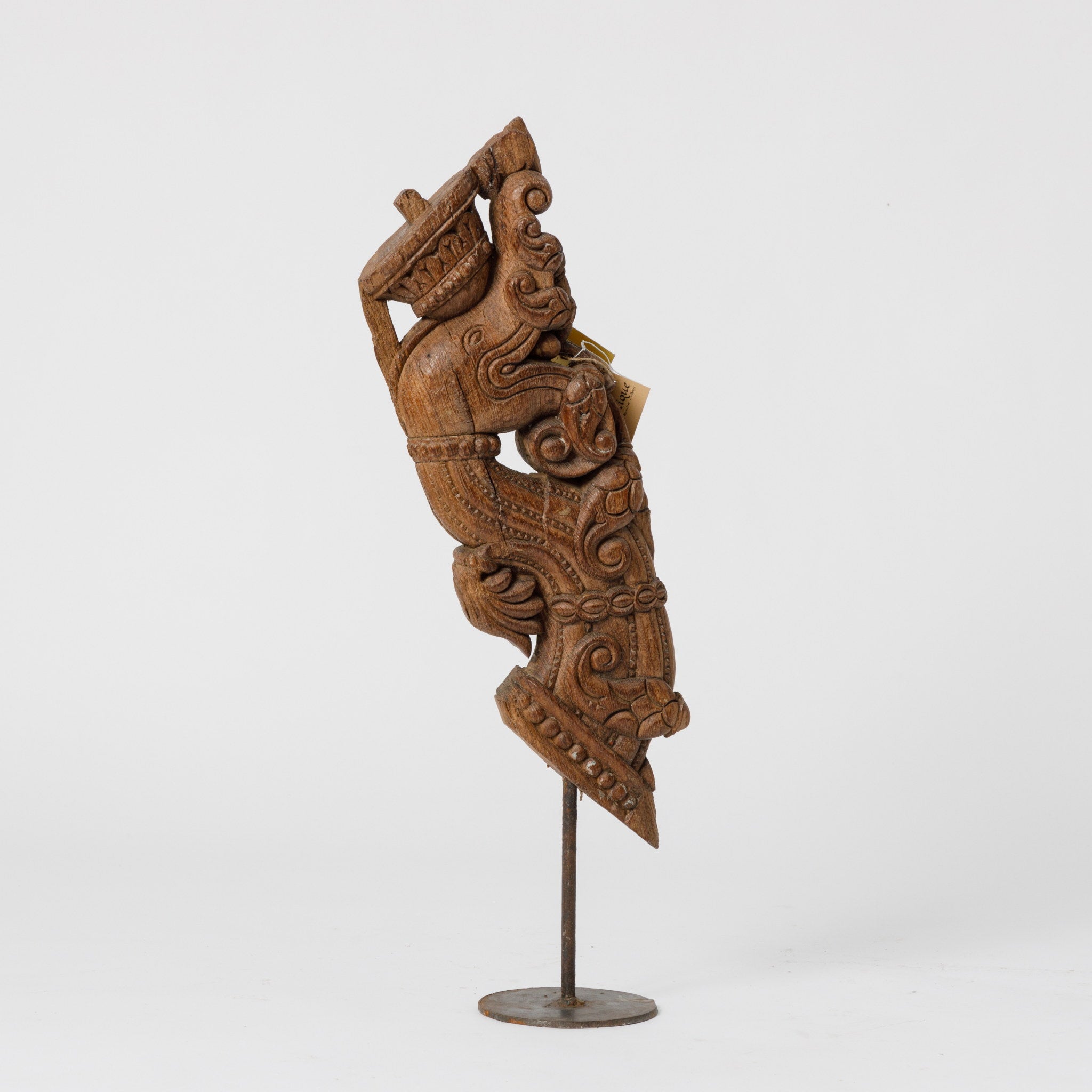 Decoratiune din Lemn Sculptat