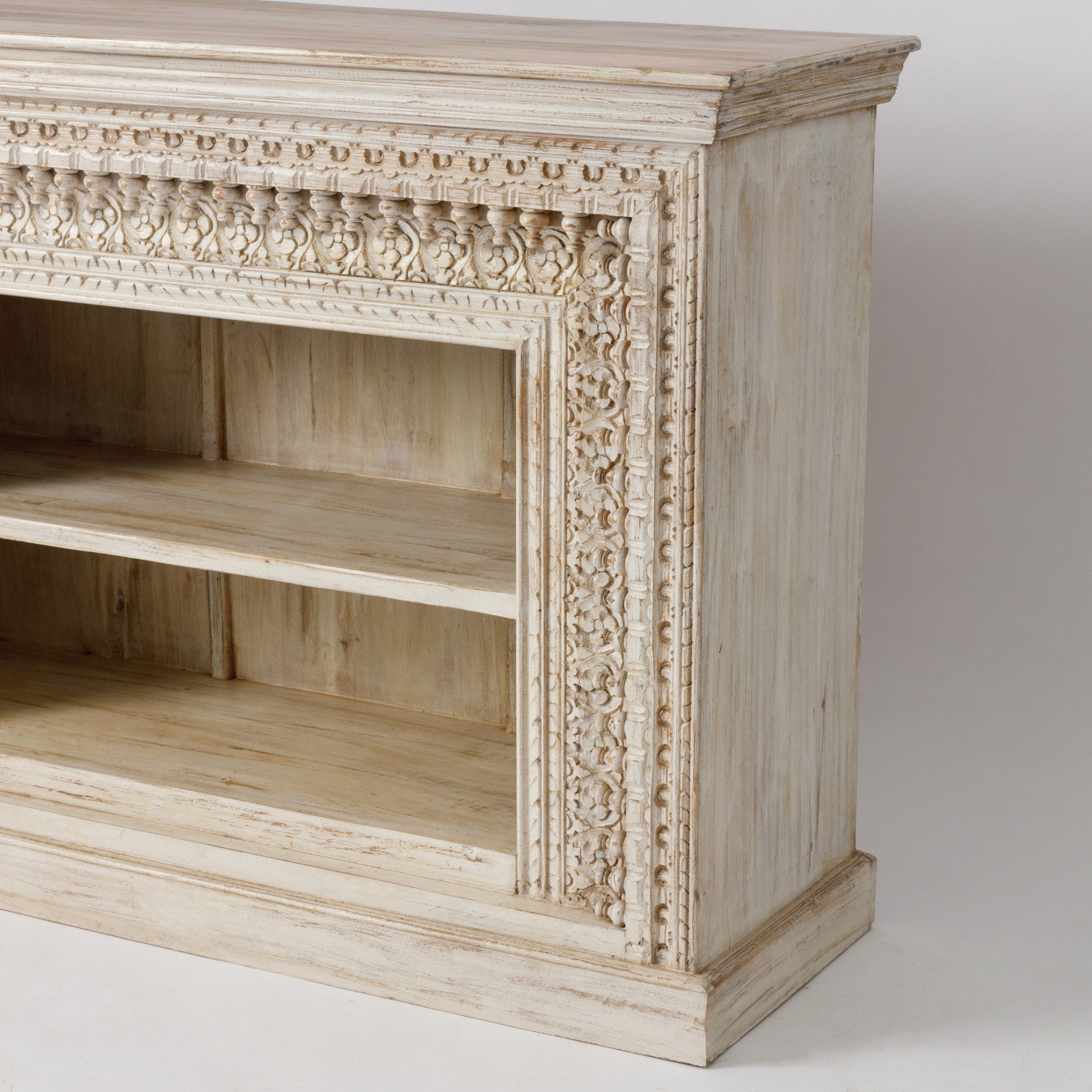 Comoda Deschisa din Lemn Sculptat